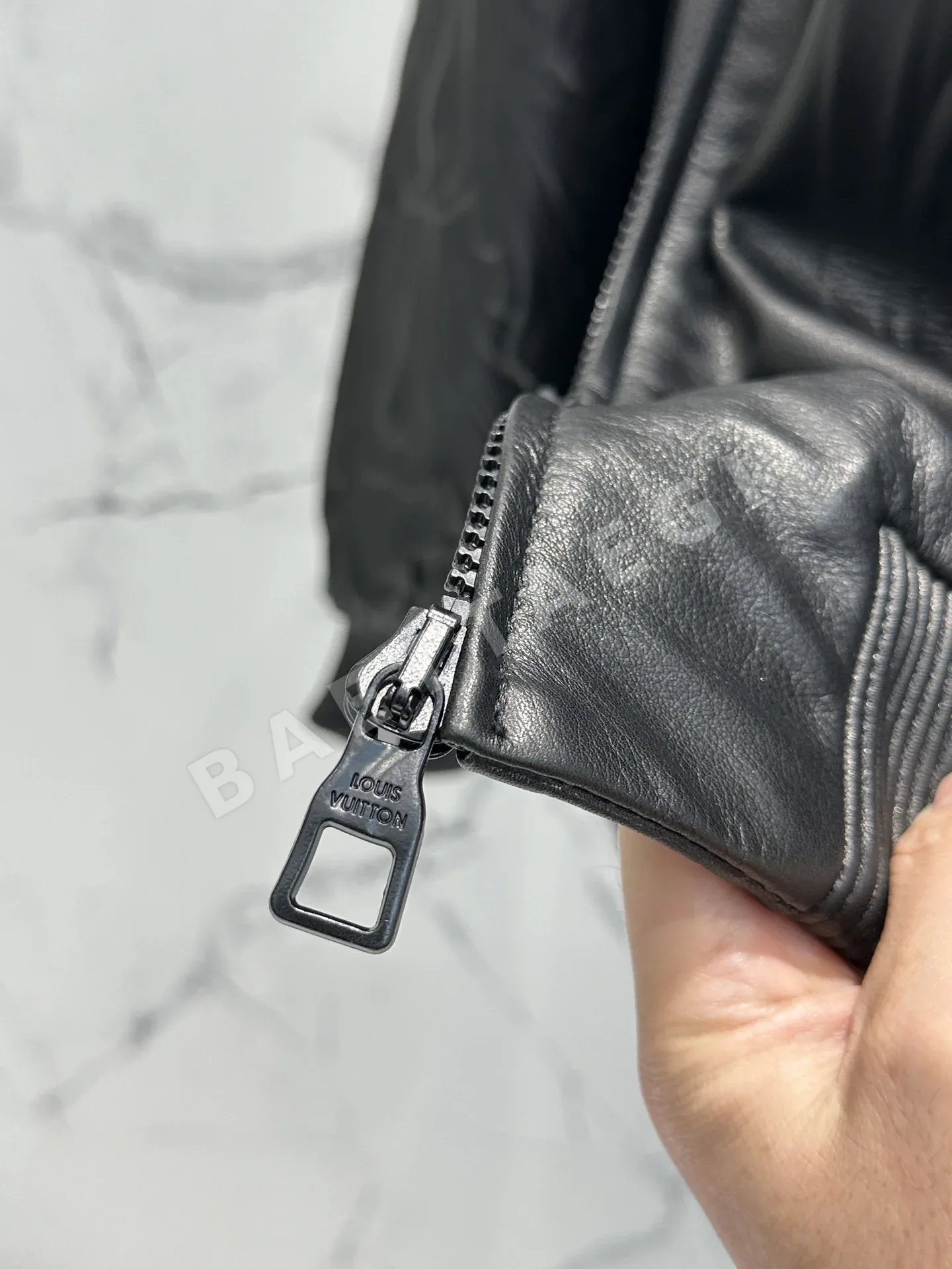 루이비통 엠보싱 소가죽 여성 자켓 상세 이미지 8