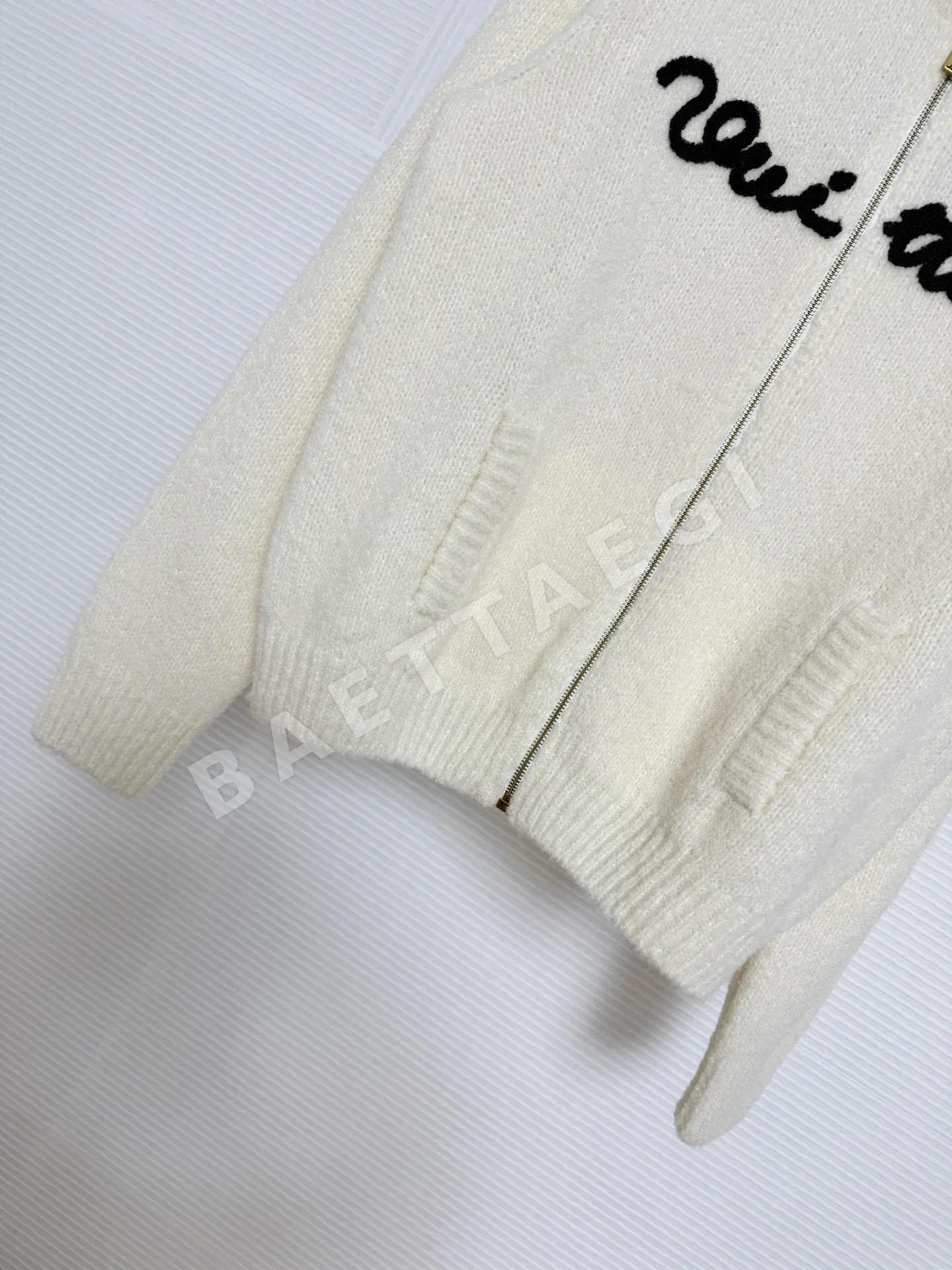 루이비통 레터 자수 라펠 여성 자켓 상세 이미지 5