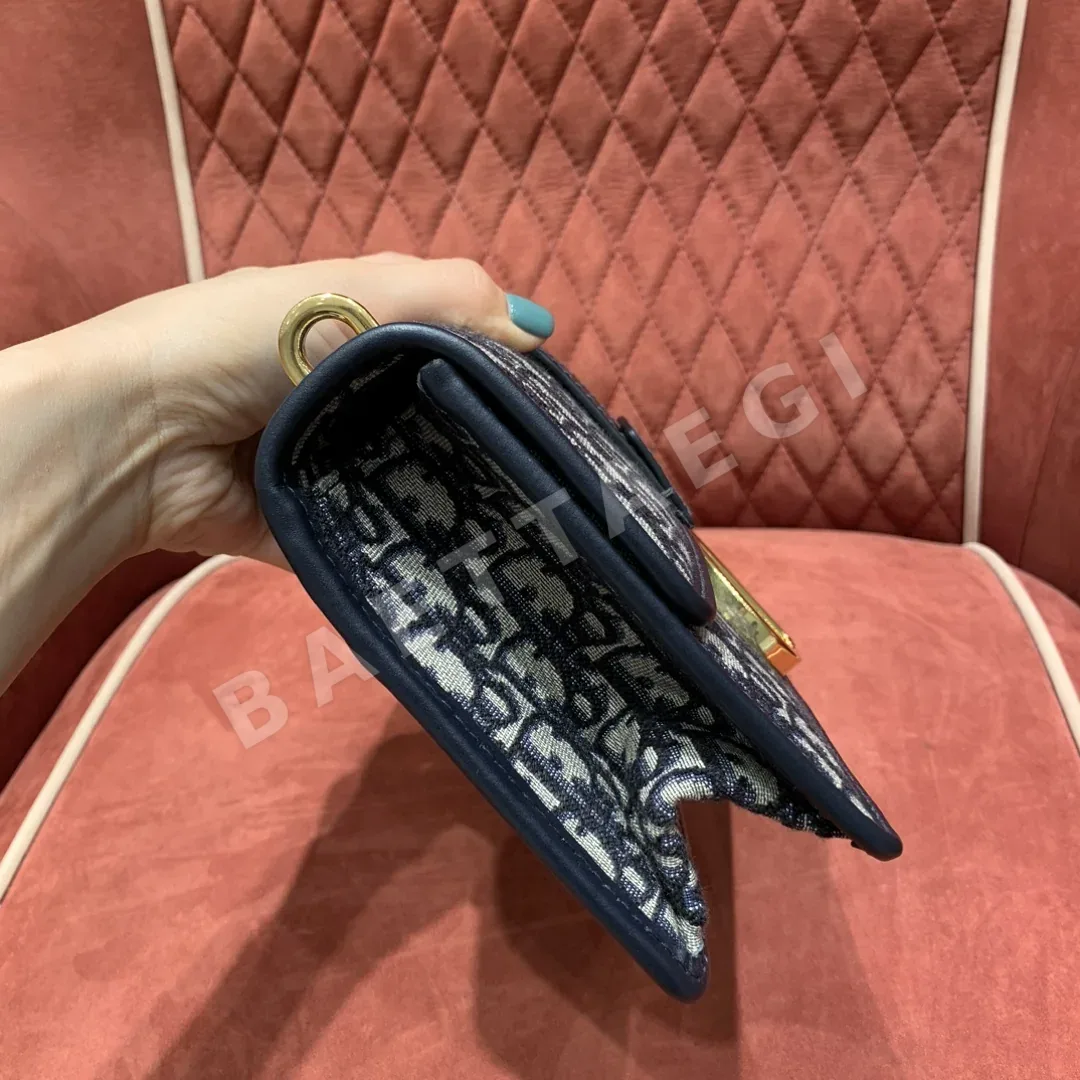 디올 모노그램 몽테뉴 체인 가방 상세 이미지 6