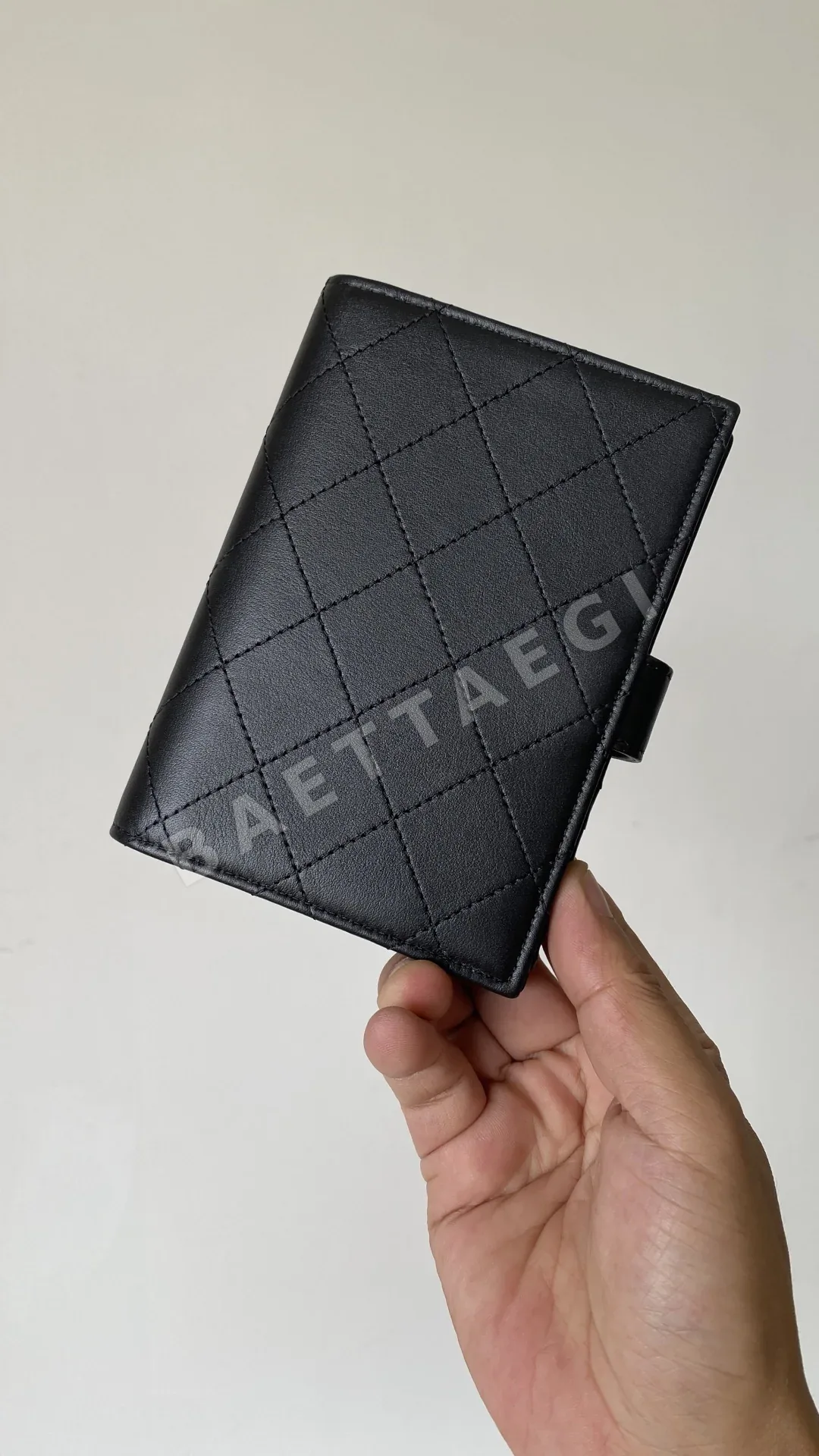 샤넬 클래식 여권 지갑 가방 상세 이미지 5