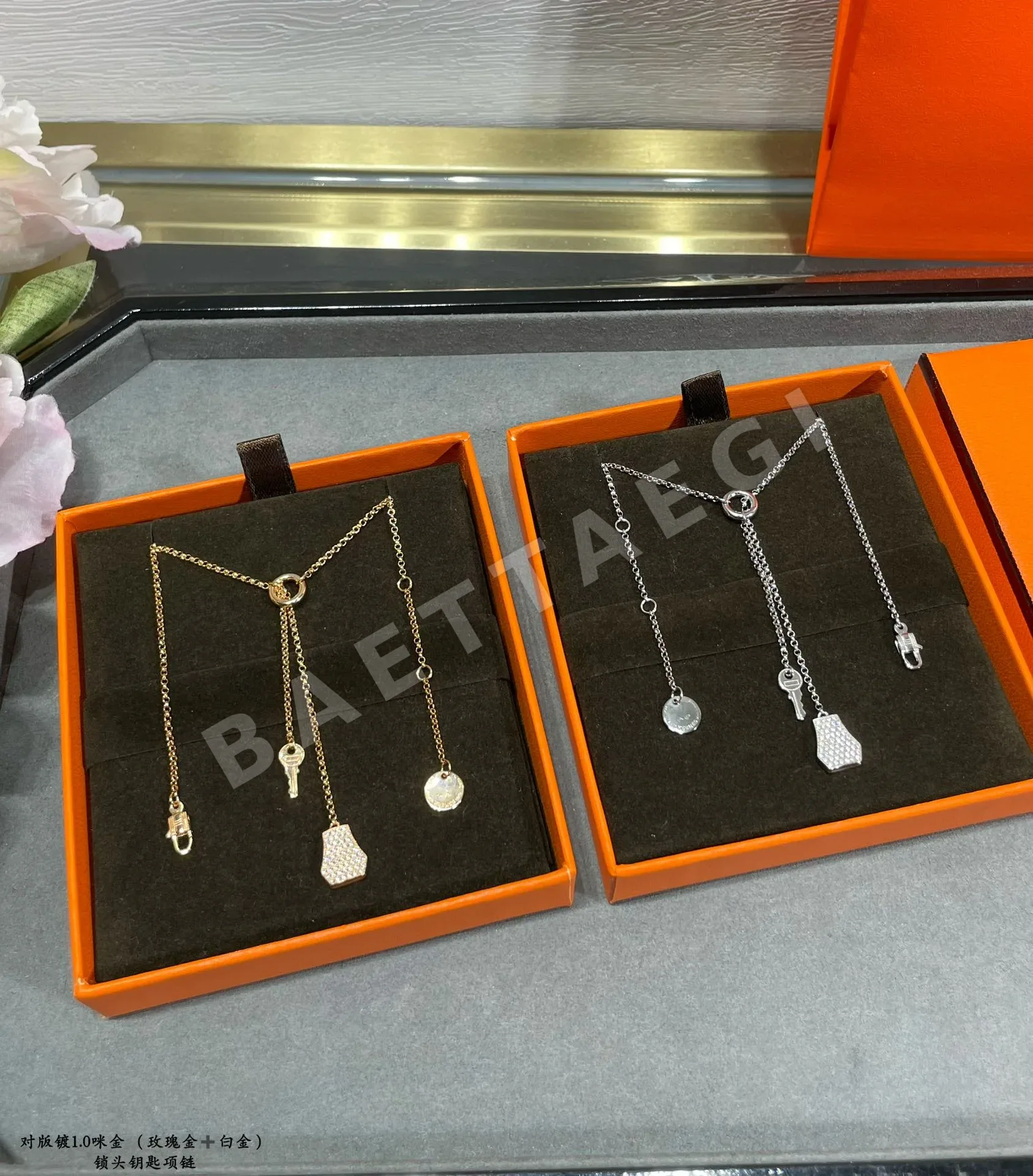 에르메스 18K 골드 자물쇠 열쇠 목걸이 상세 이미지 2