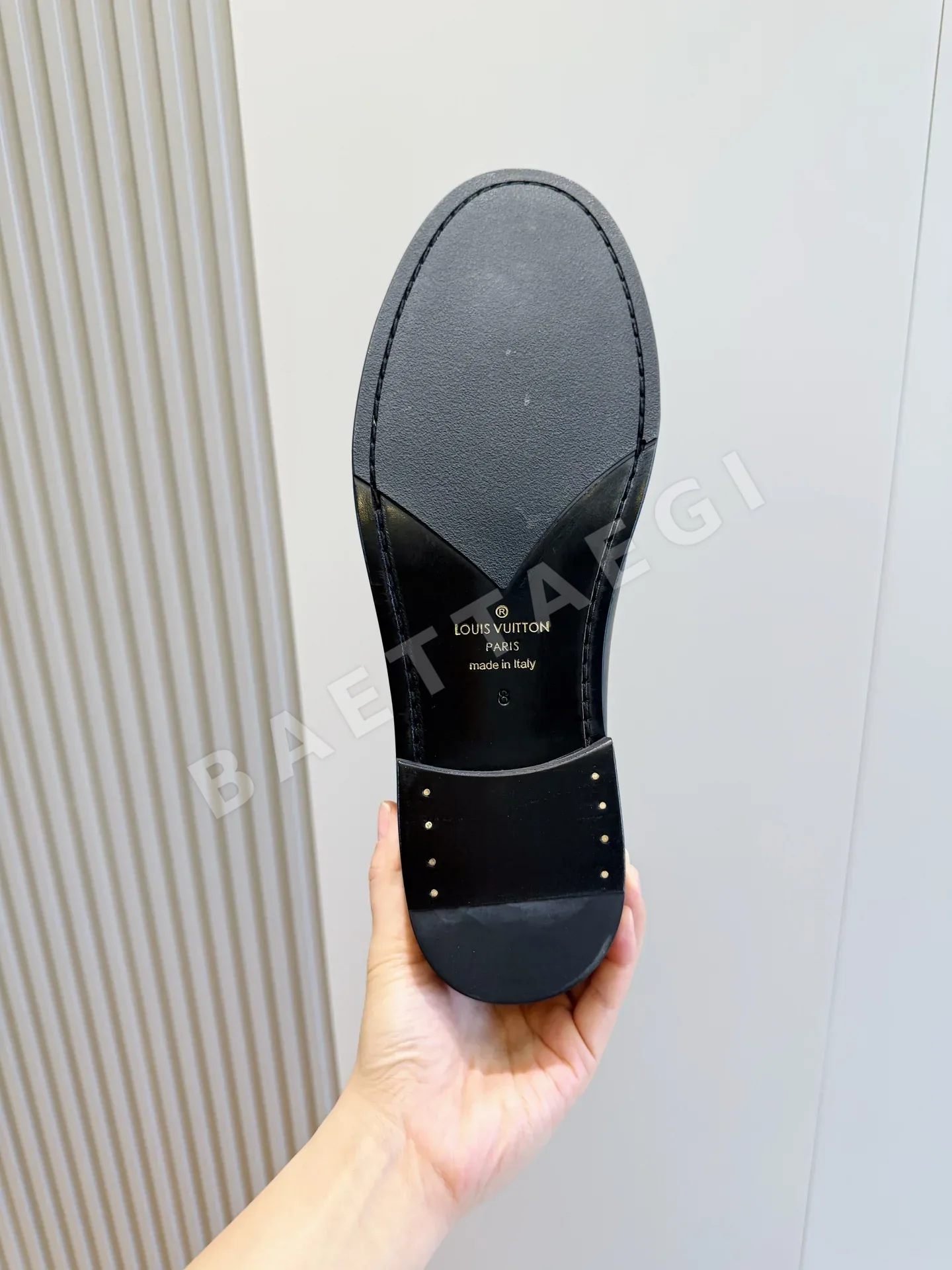 루이비통 메이저 로퍼 메탈릭 가죽 트림 상세 이미지 9