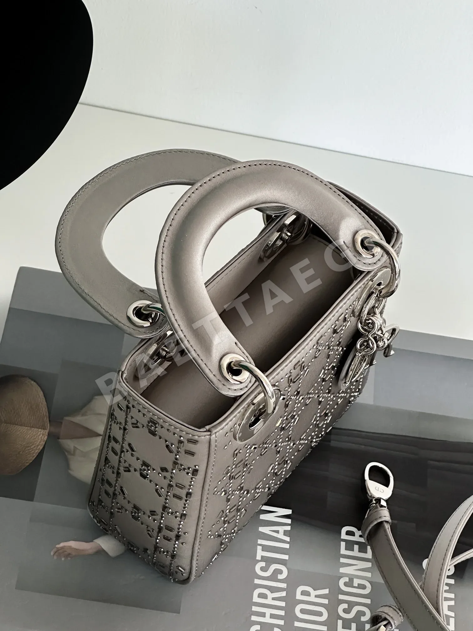 디올 실크 라인스톤 3칸 수납 가방 상세 이미지 4