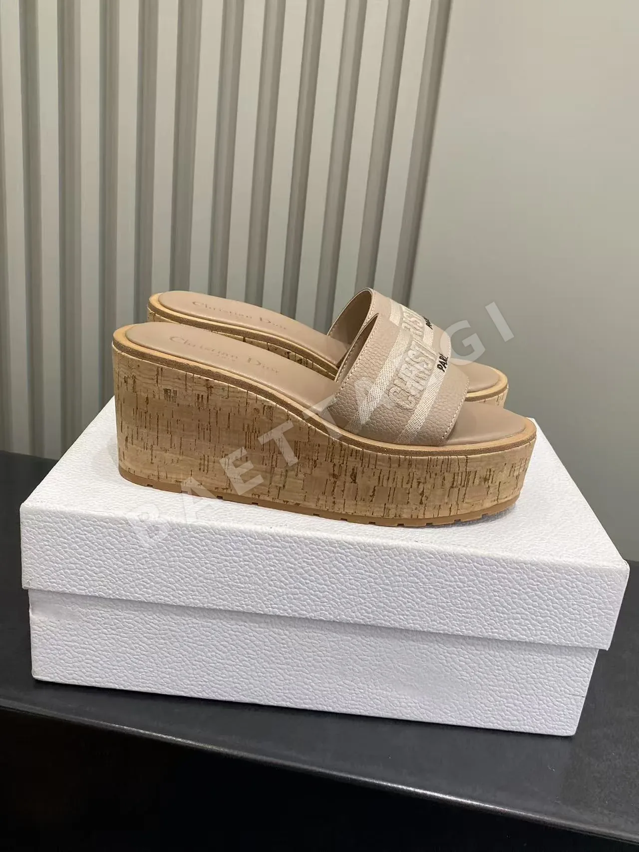 디올 자수 플랫폼 웨지 샌들 55616