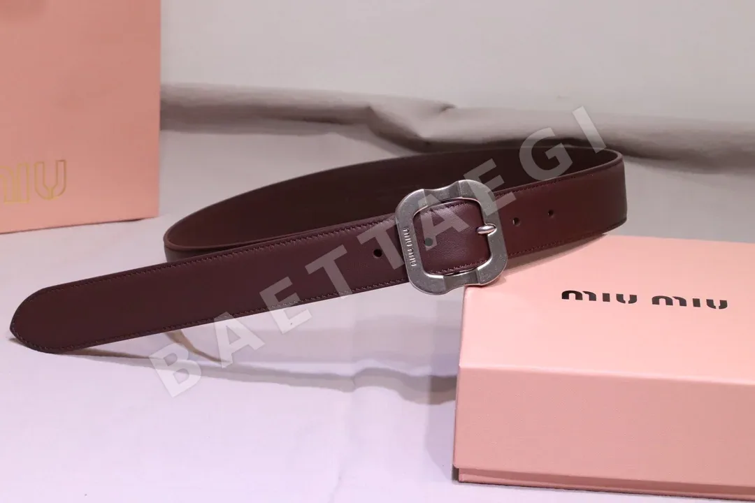 미우미우 각인 로고 가죽 벨트 57900