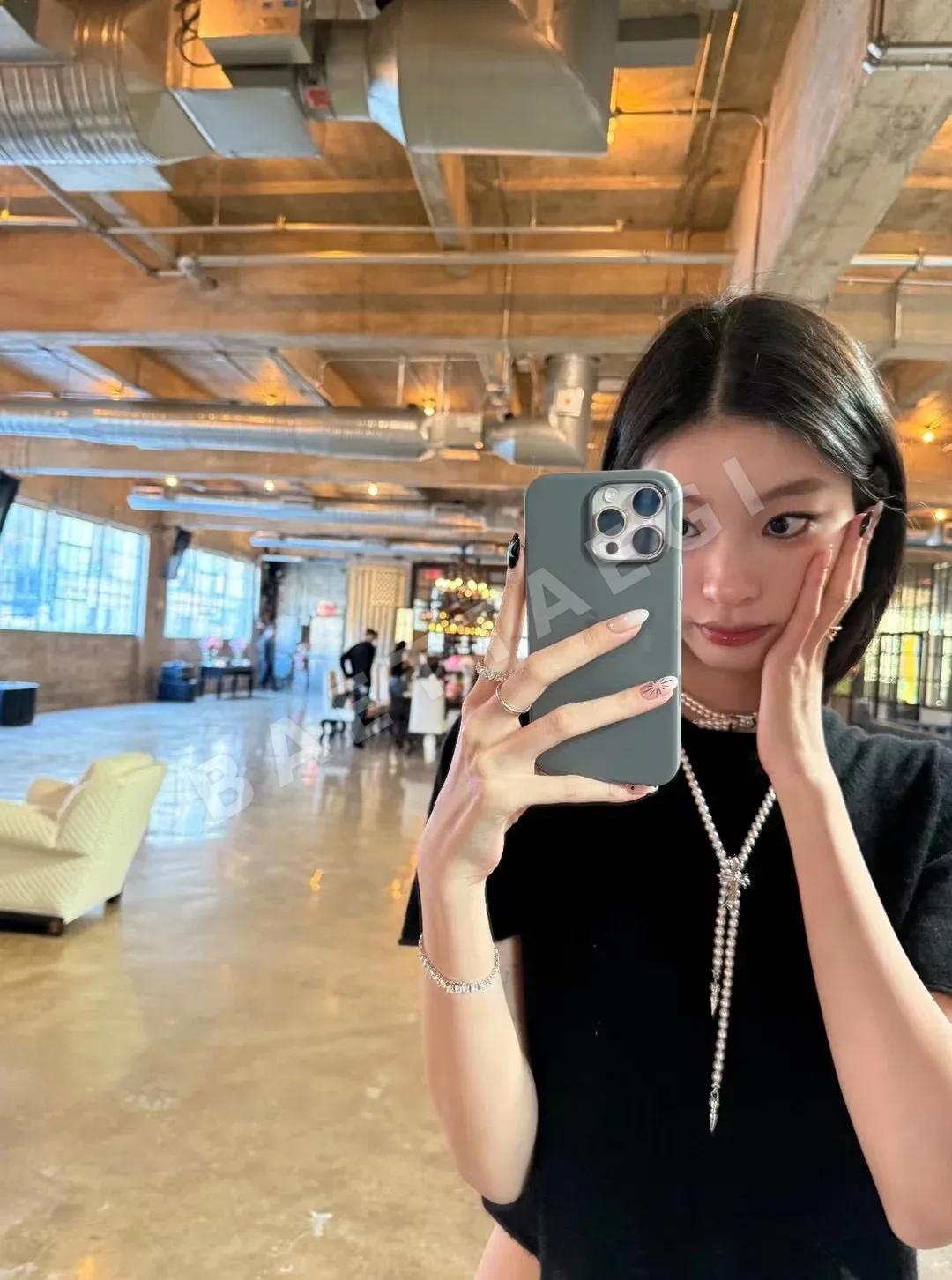 크롬하츠 화이트골드 크로스 펄 목걸이 상세 이미지 5