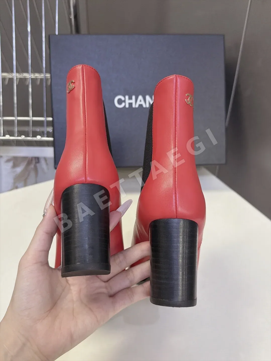 샤넬 부츠 여성 카프스킨 더블 C 로고 상세 이미지 9
