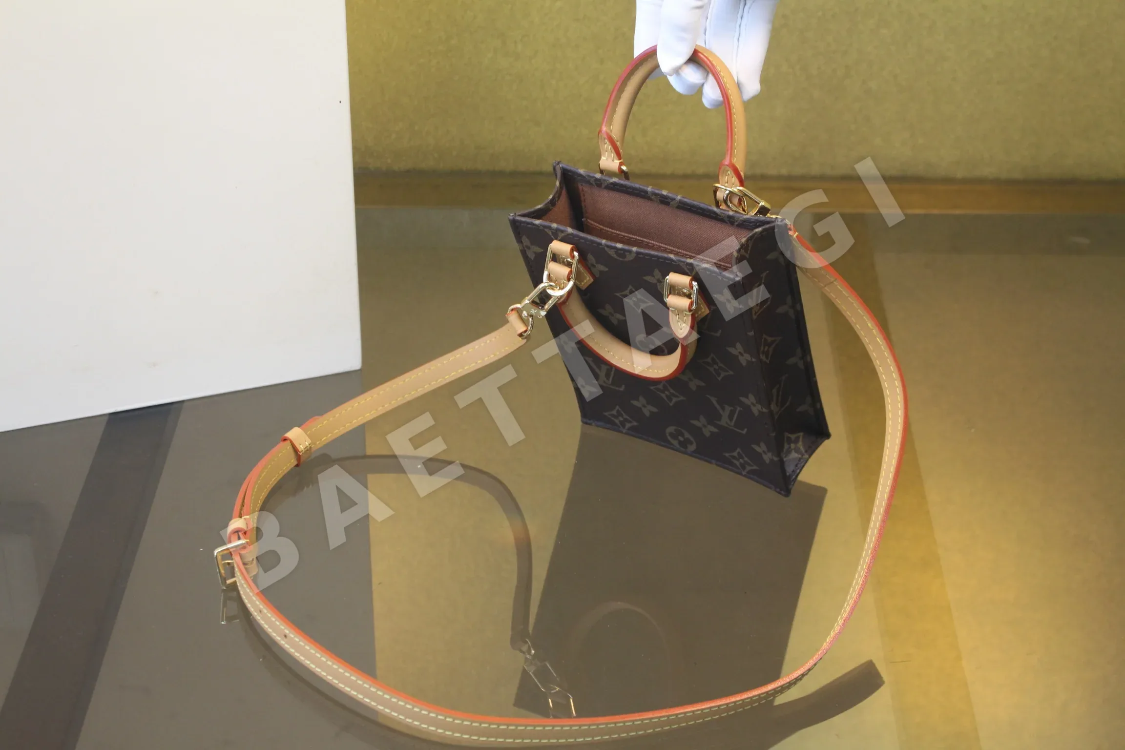 루이비통 쁘띠삭 플랫 모노그램 가방 M81295 상세 이미지 8