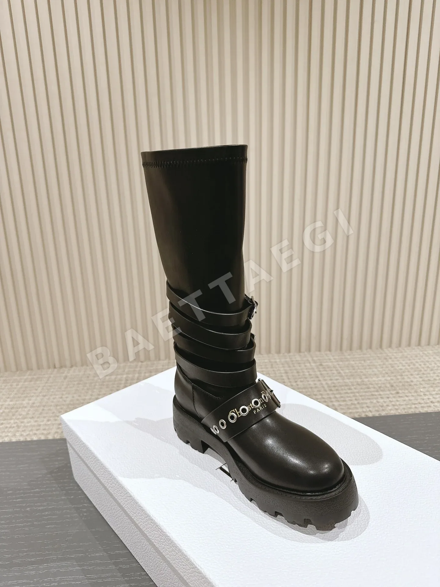 디올 블랙 송아지가죽 투톤 로고 부츠 8606 상세 이미지 4