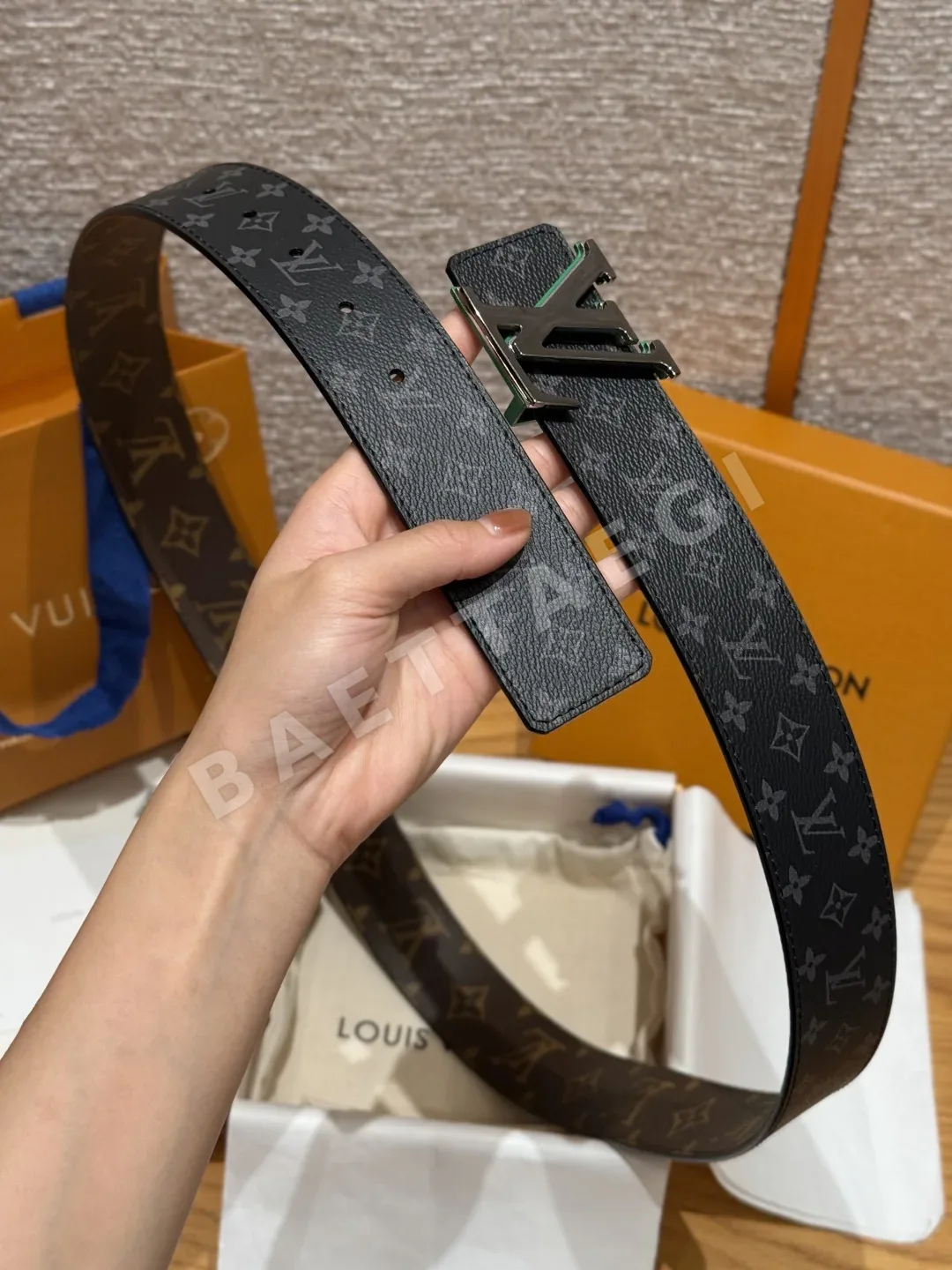 루이비통 컬러 블록 양면 벨트 상세 이미지 5