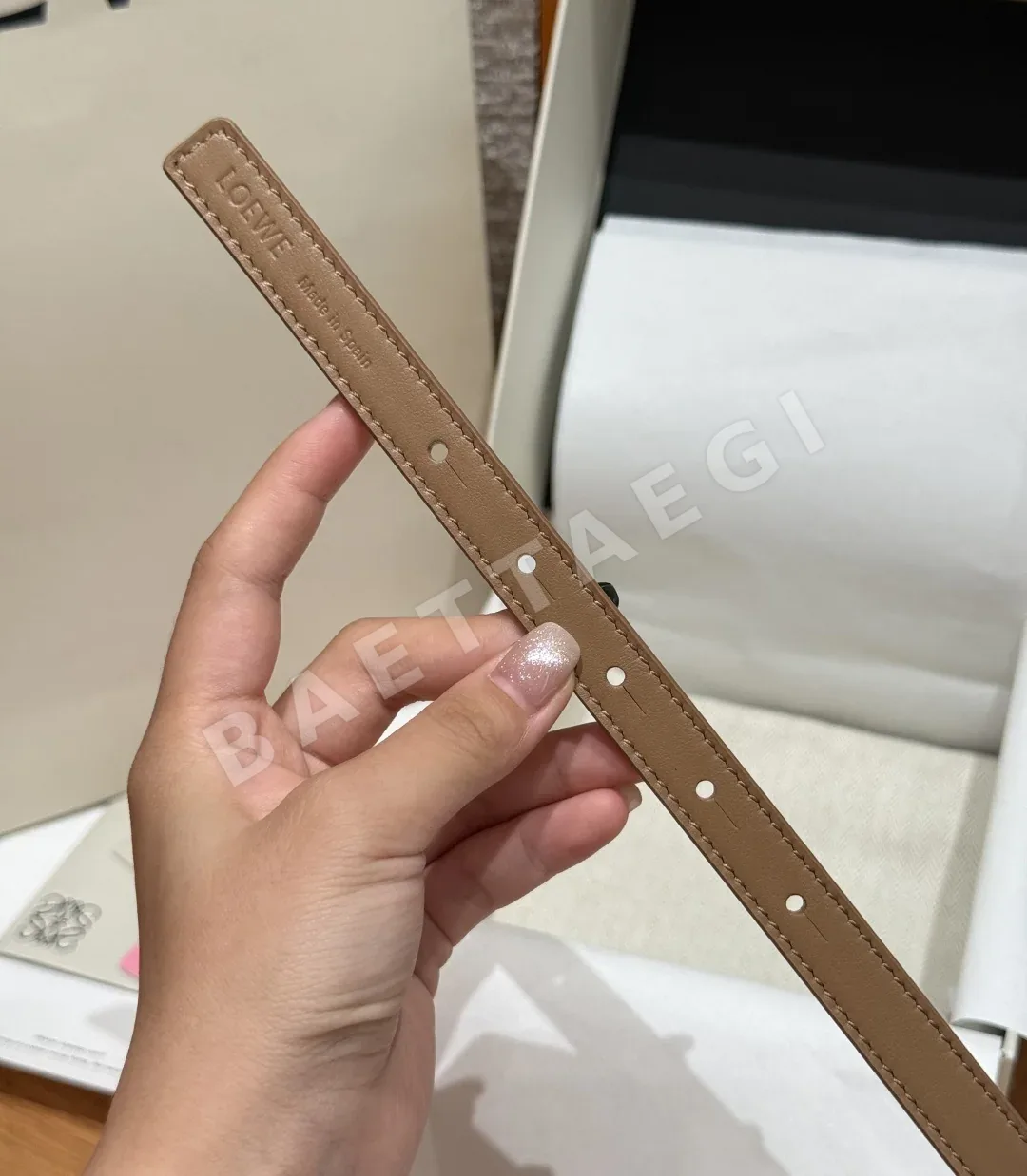 로에베 리버서블 송아지가죽 코일 벨트 상세 이미지 9