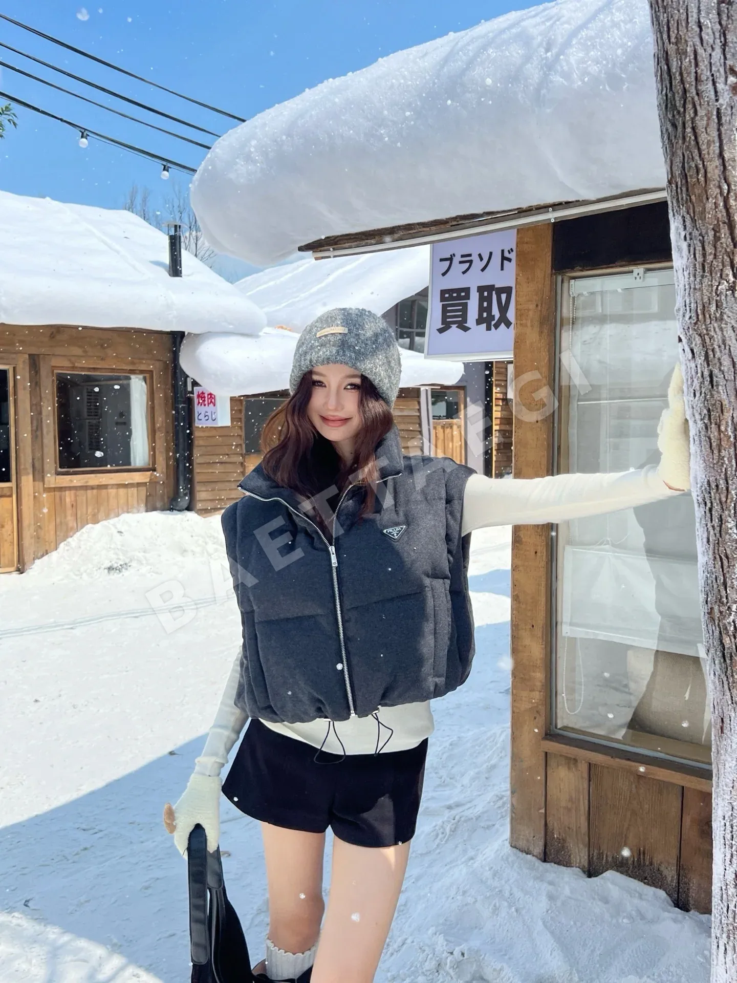 프라다 소매 탈부착 다운 퍼 패딩 재킷 상세 이미지 2