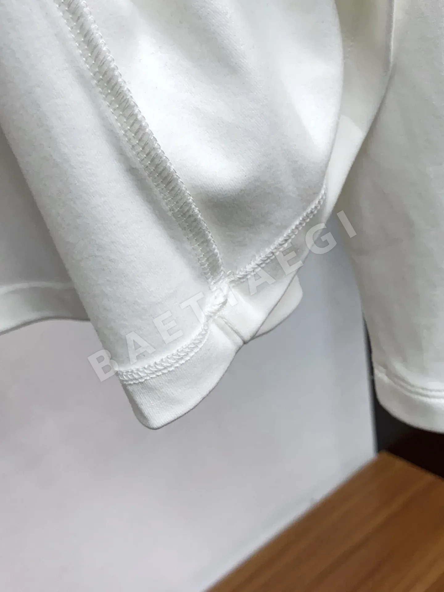 몽클레르 코튼 슬림핏 라운드넥 남성 긴팔 티셔츠 상세 이미지 6