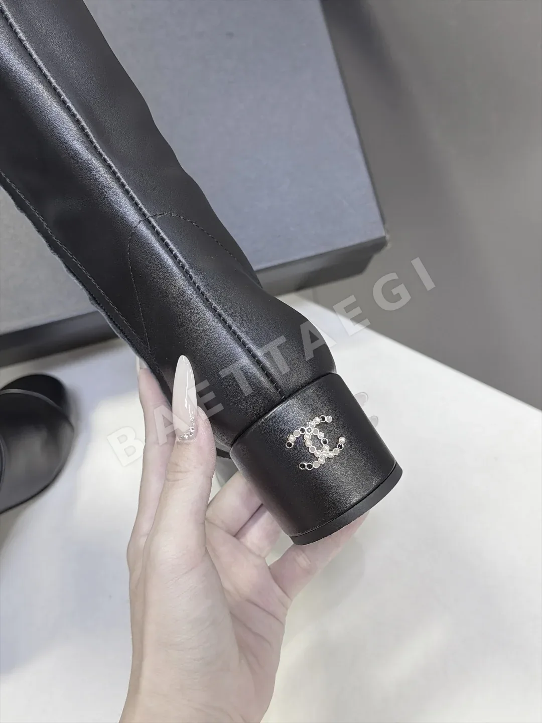 샤넬 부츠 램스킨 진주 더블 C 로고 힐 상세 이미지 9