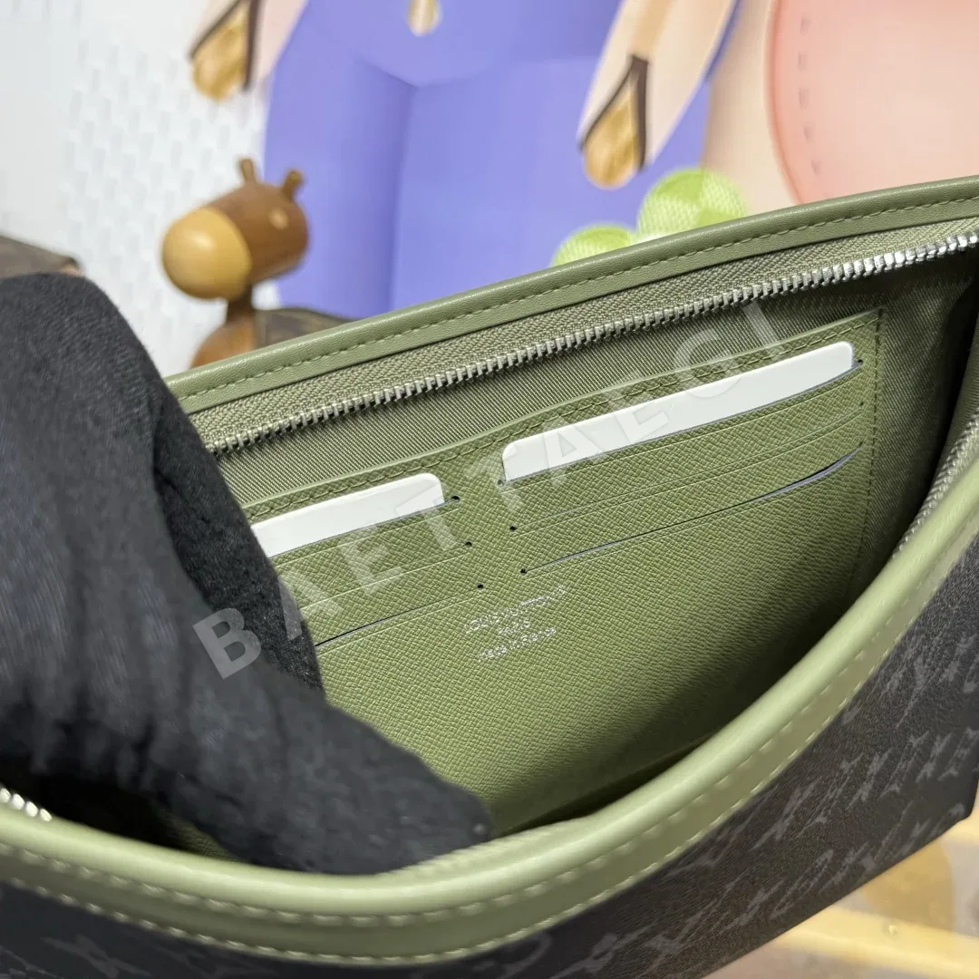 루이비통 모노그램 에클립스 포셰트 클러치 M28841 상세 이미지 8