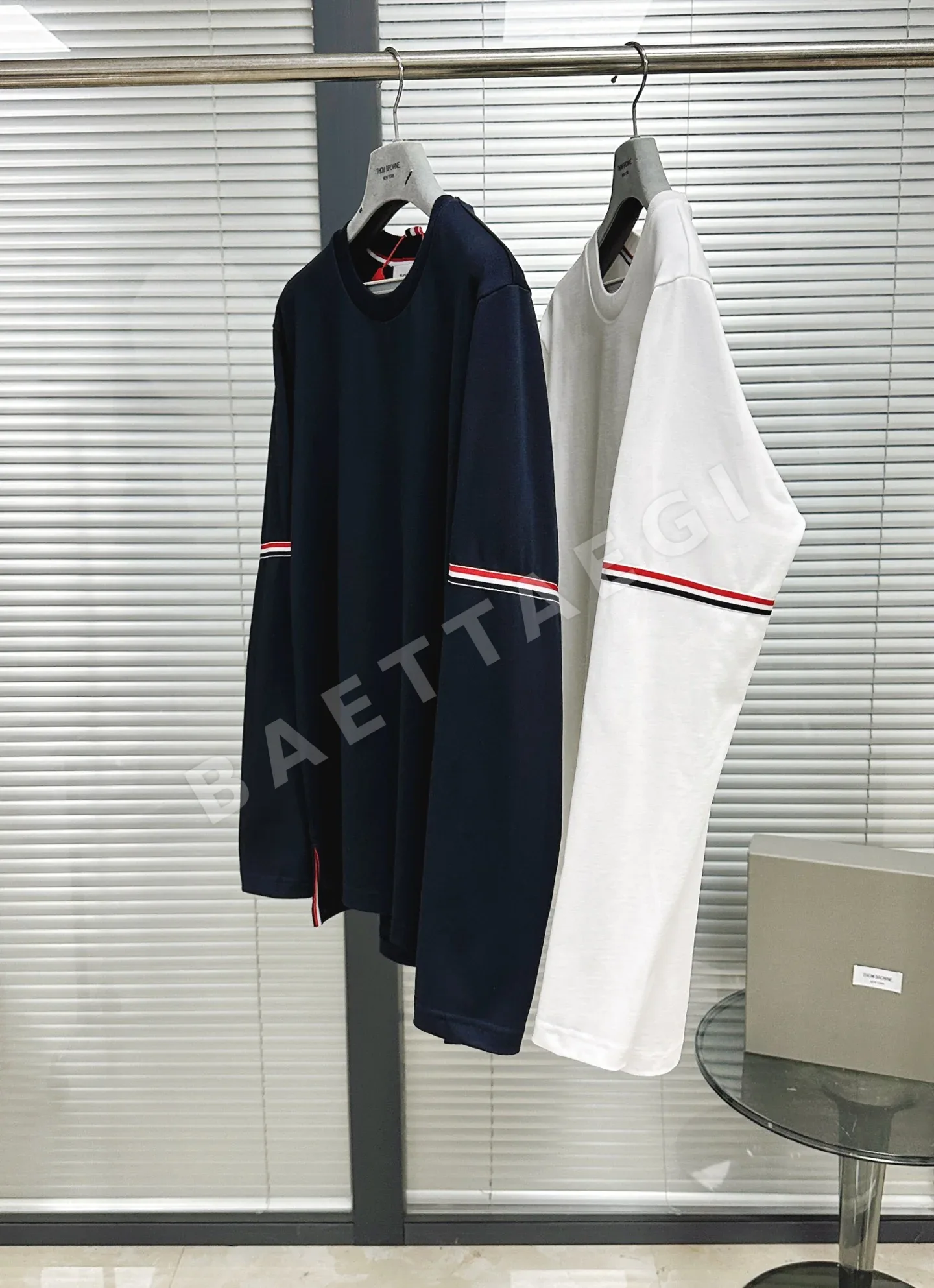 톰브라운 트리컬러 웨빙 남성 긴팔 티셔츠 상세 이미지 4