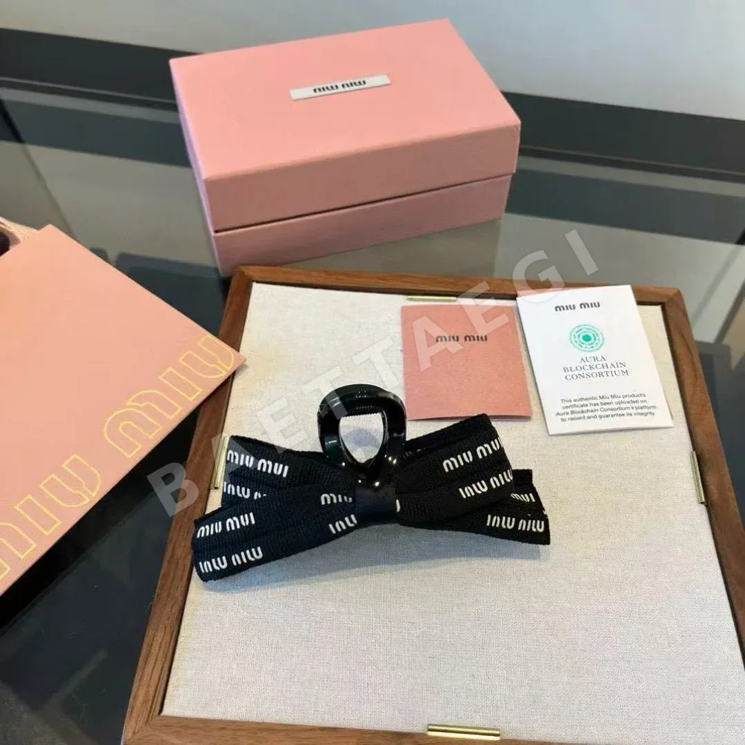 미우미우 헤어 클립 183878