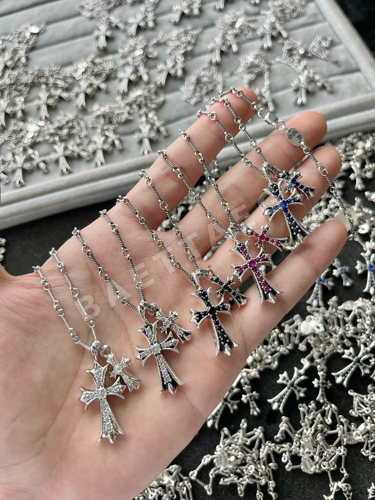 크롬하츠 앤티크 로즈 레드 다이아몬드 크로스 목걸이 상세 이미지 4