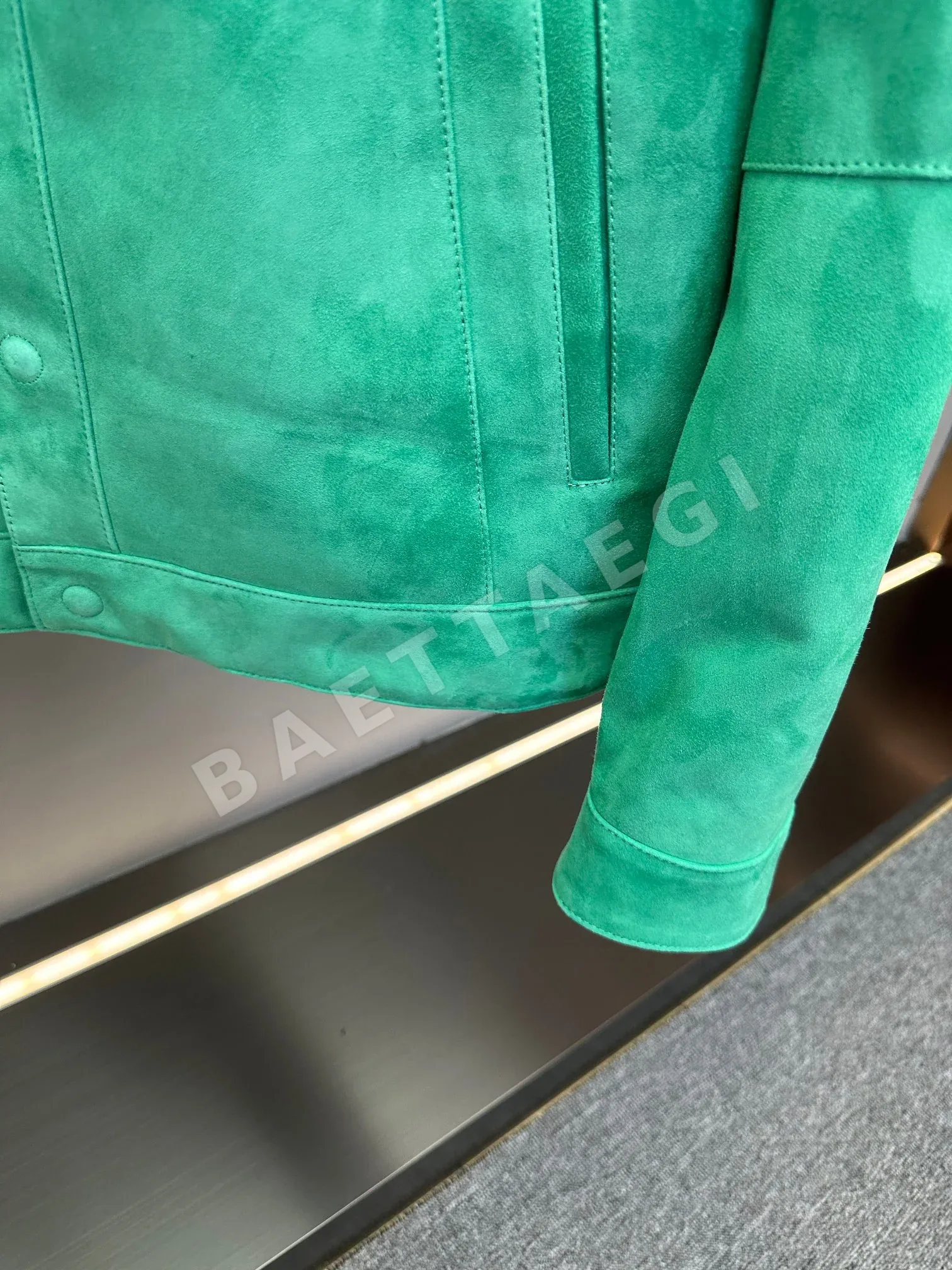 톰포드 에메랄드 그린 스웨이드 램스킨 남성 자켓 상세 이미지 6