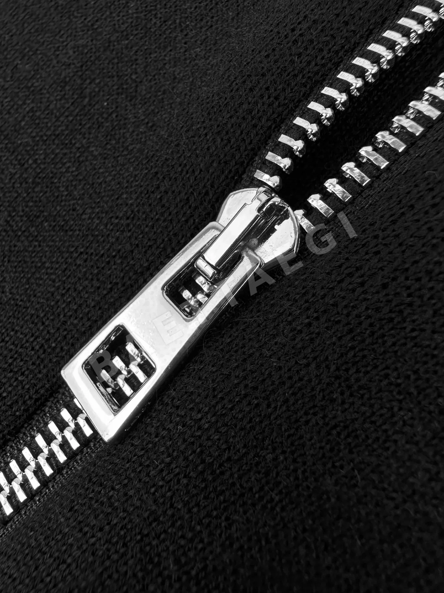 로에베 가죽 라벨 메리노 울 남성 후드 상세 이미지 6