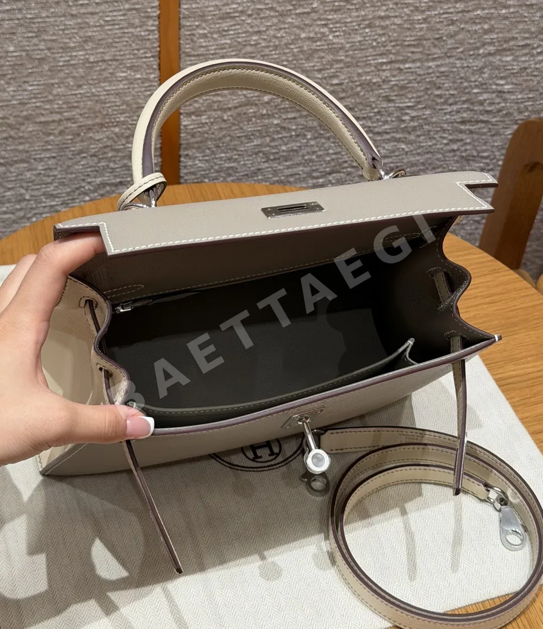 에르메스 켈리 더브 그레이 크림 화이트 염소가죽 가방 상세 이미지 6