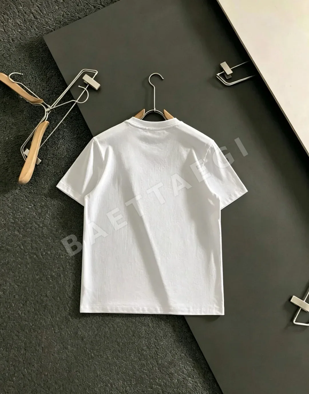 로에베 남성 슬림핏 라운드넥 반팔 셔츠 상세 이미지 9
