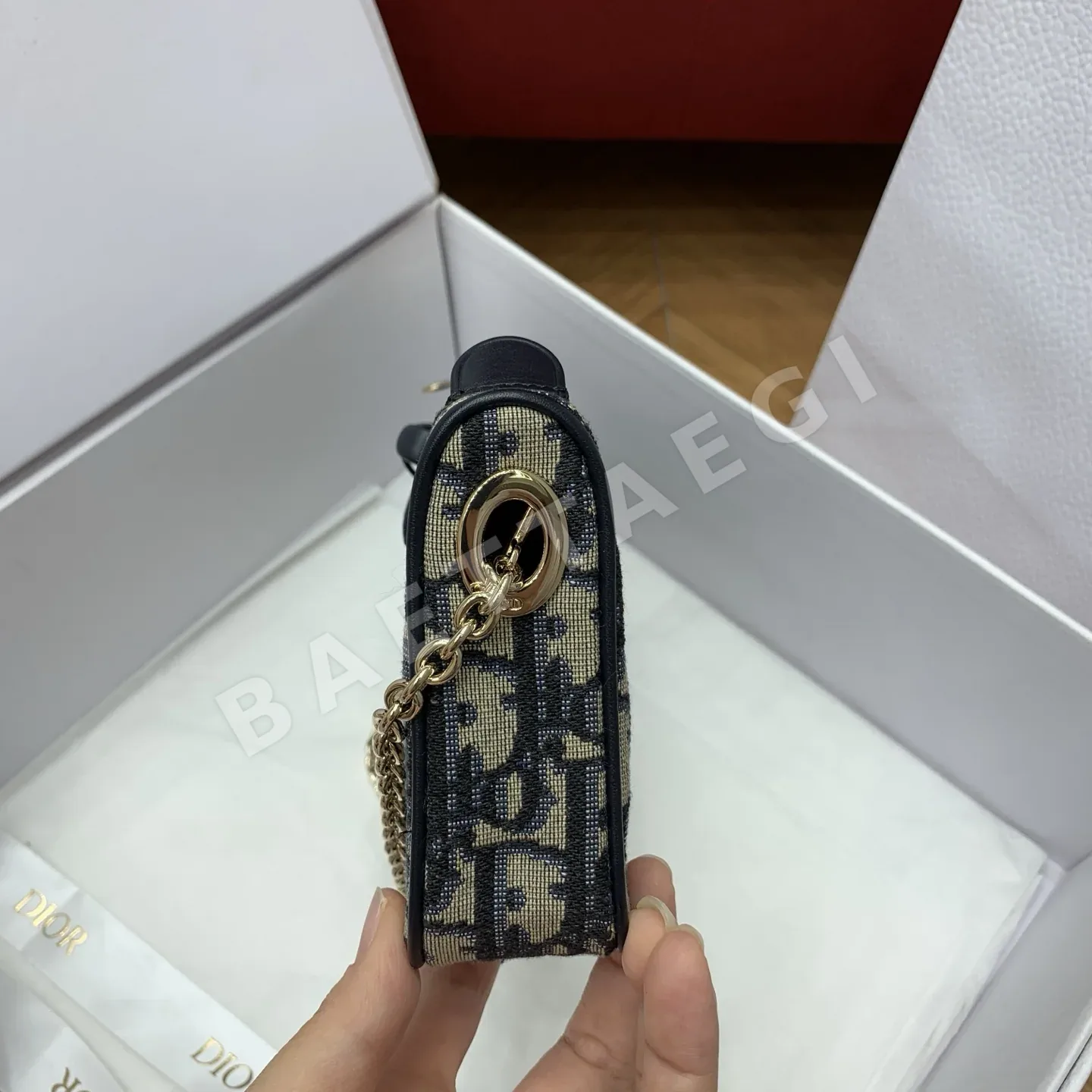 디올 프라메네 체인 장식 송아지가죽 핸드백 상세 이미지 5