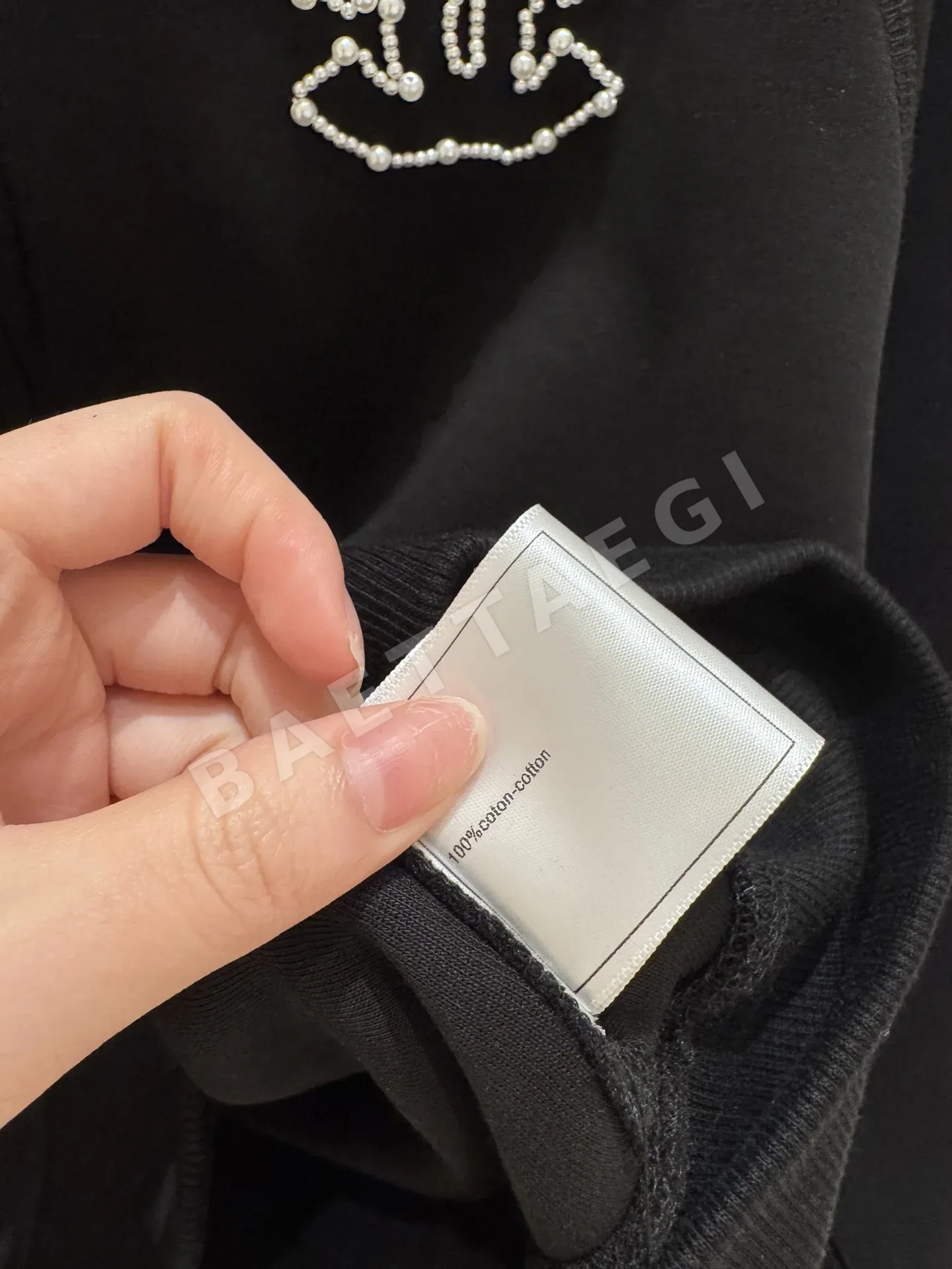 샤넬 흰색 자수 블랙 지퍼업 후디 자켓 상세 이미지 8