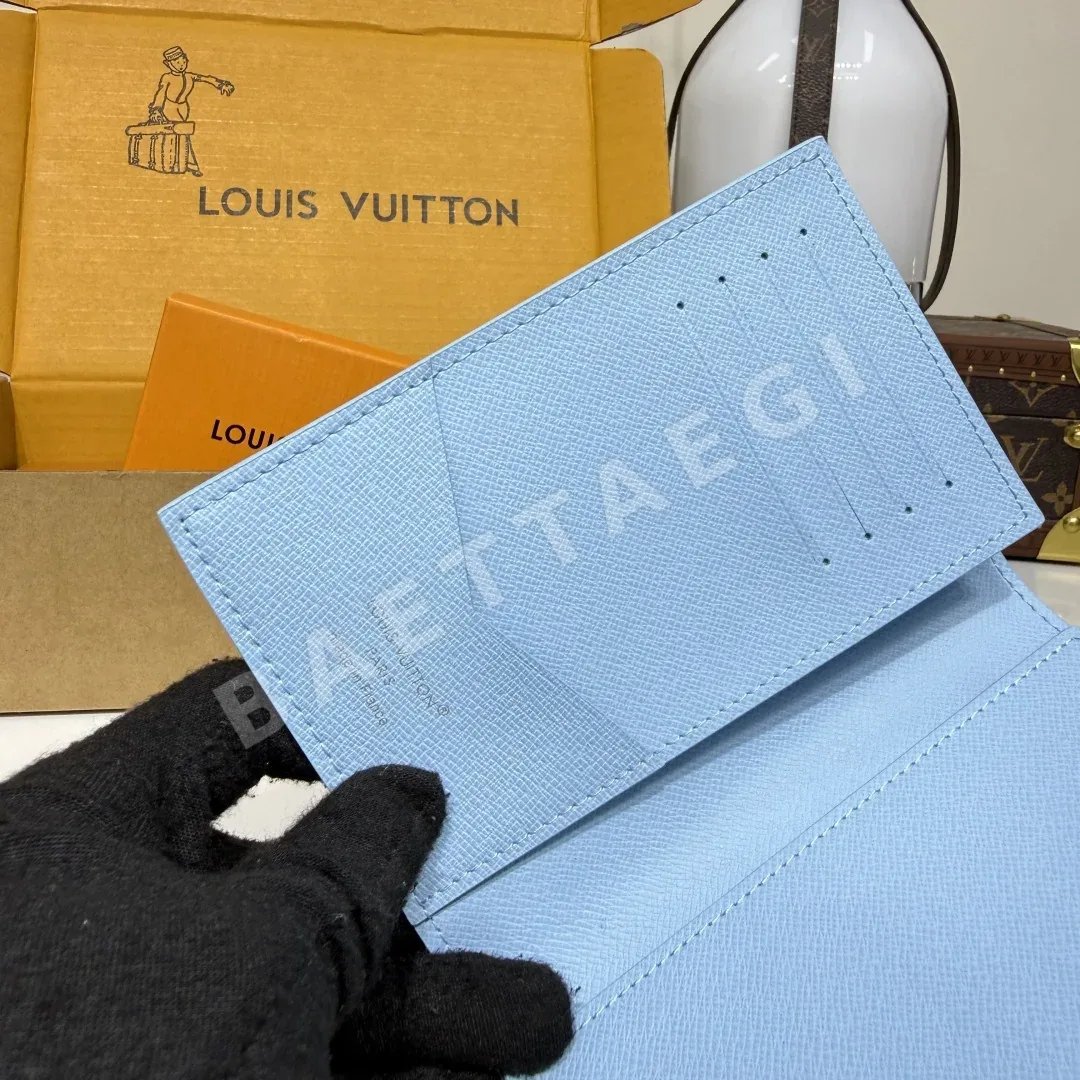 루이비통 컬러풀 모노그램 여권지갑 상세 이미지 8
