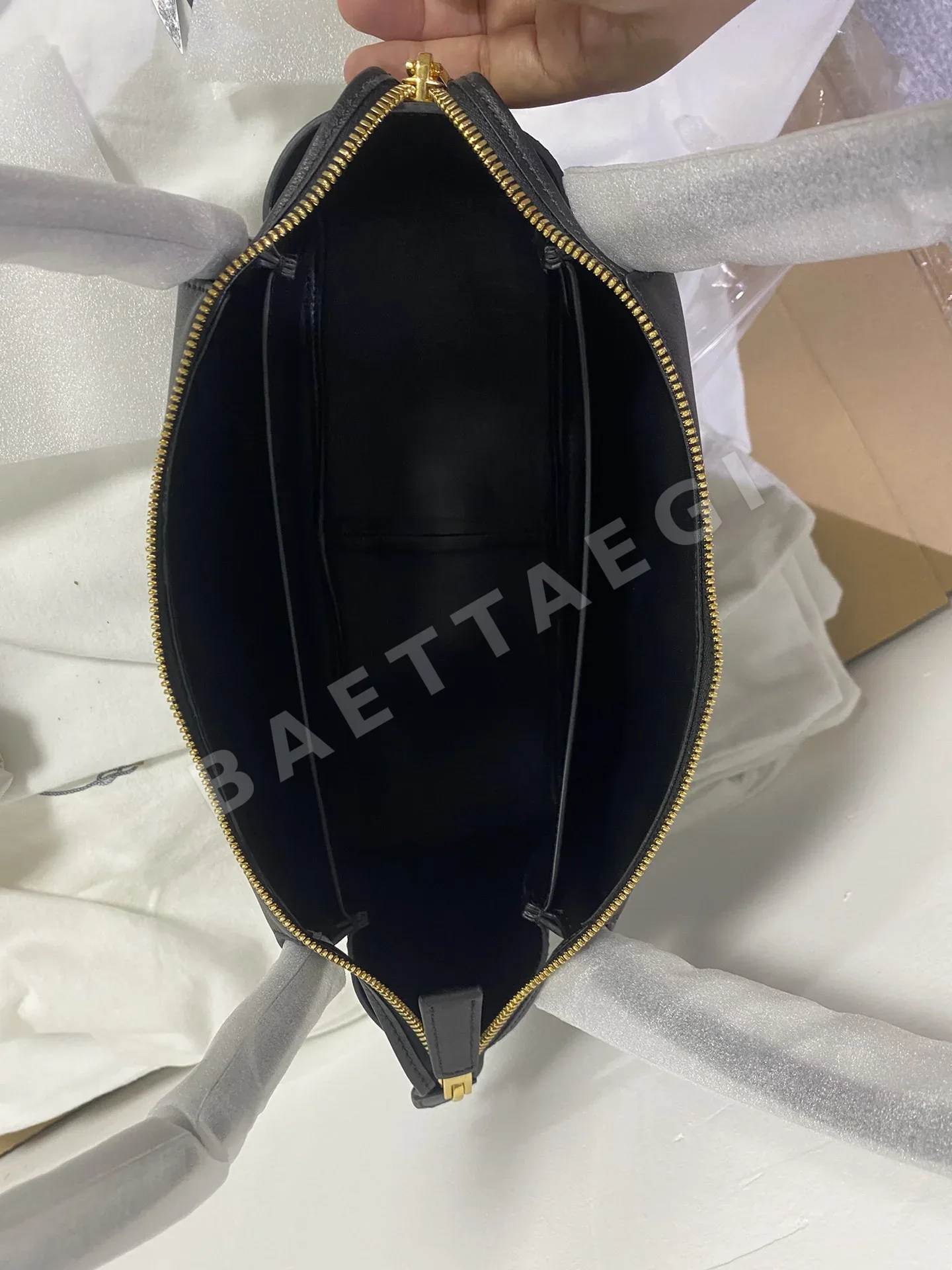 프라다 카프스킨 숄더백 1BA444 상세 이미지 4