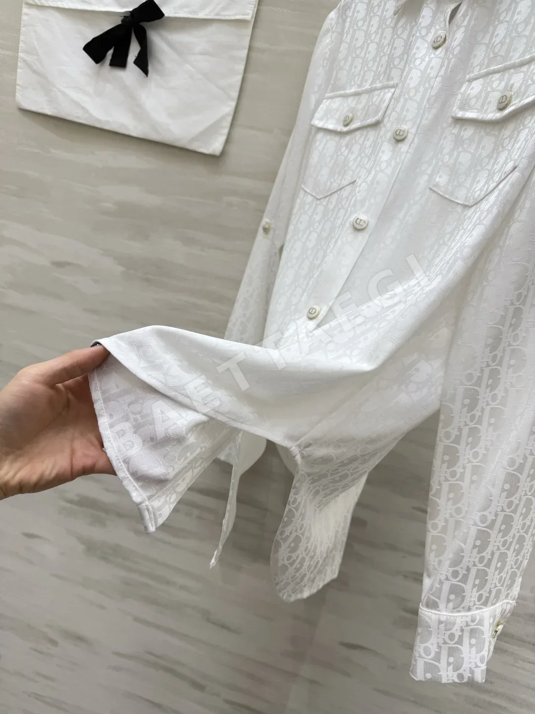 디올 아세테이트 자카드 모노그램 여성 셔츠 상세 이미지 5