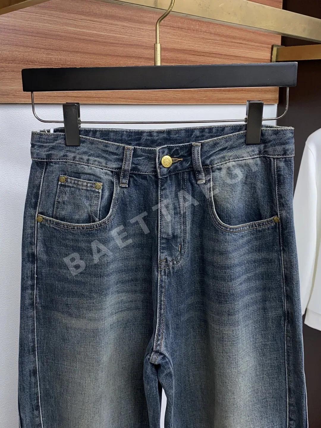 로에베 와이드 레그 커브 진 남성 바지 상세 이미지 3