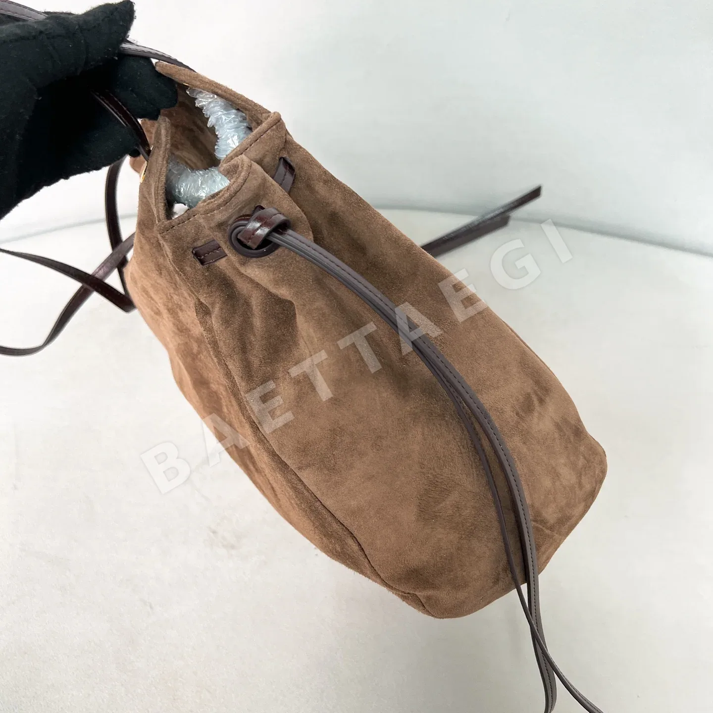 프라다 뉴캐리 스웨이드 숄더 토트백 1BG641 상세 이미지 3