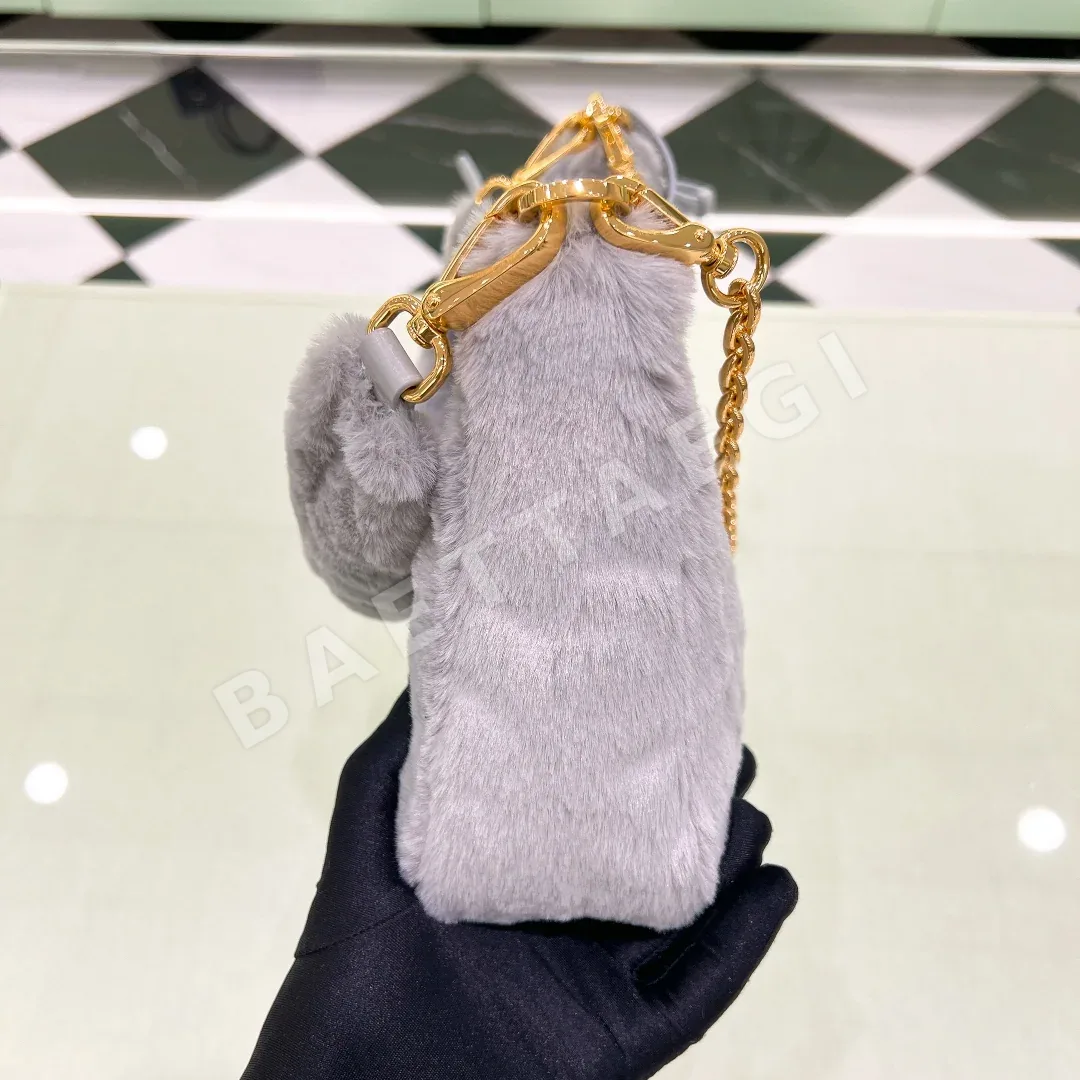 프라다 인형 소재 삼각 로고 체인숄더백 1BC204 상세 이미지 4