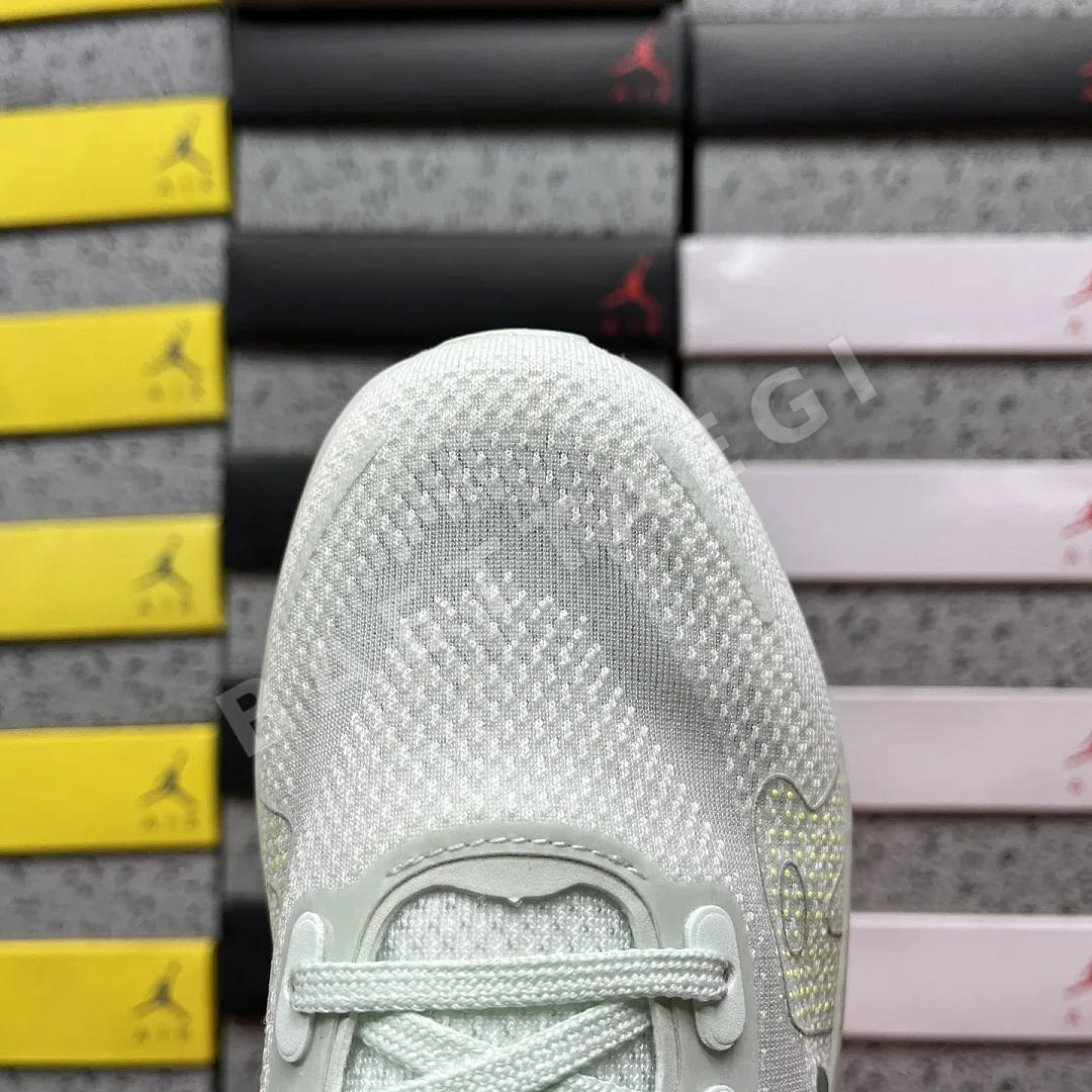 나이키 [CG] 보메로 프리미엄 HQ2050-300 201978 Nike Vomero Premium Barely Volt 상세 이미지 3