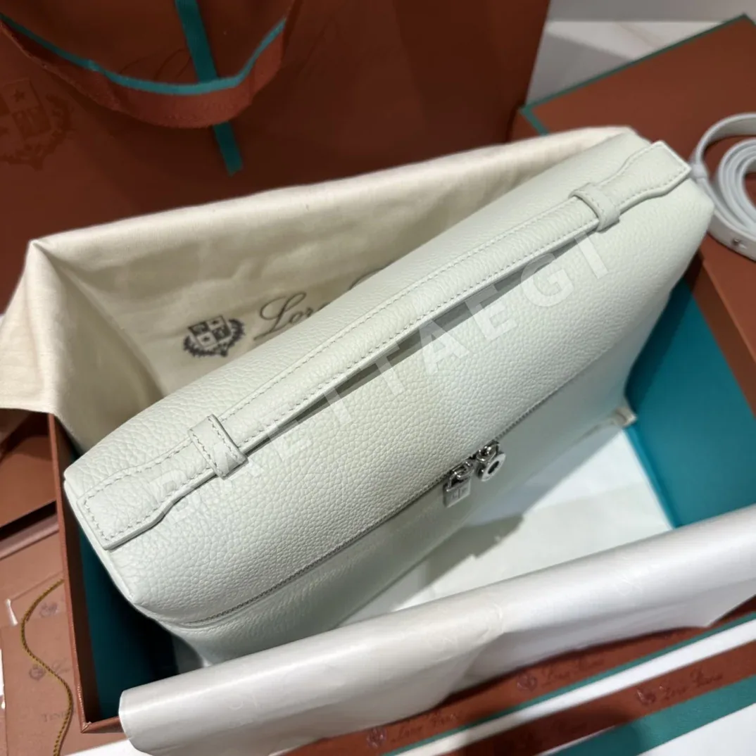 로로피아나 L27 라이트블루 가방 상세 이미지 4