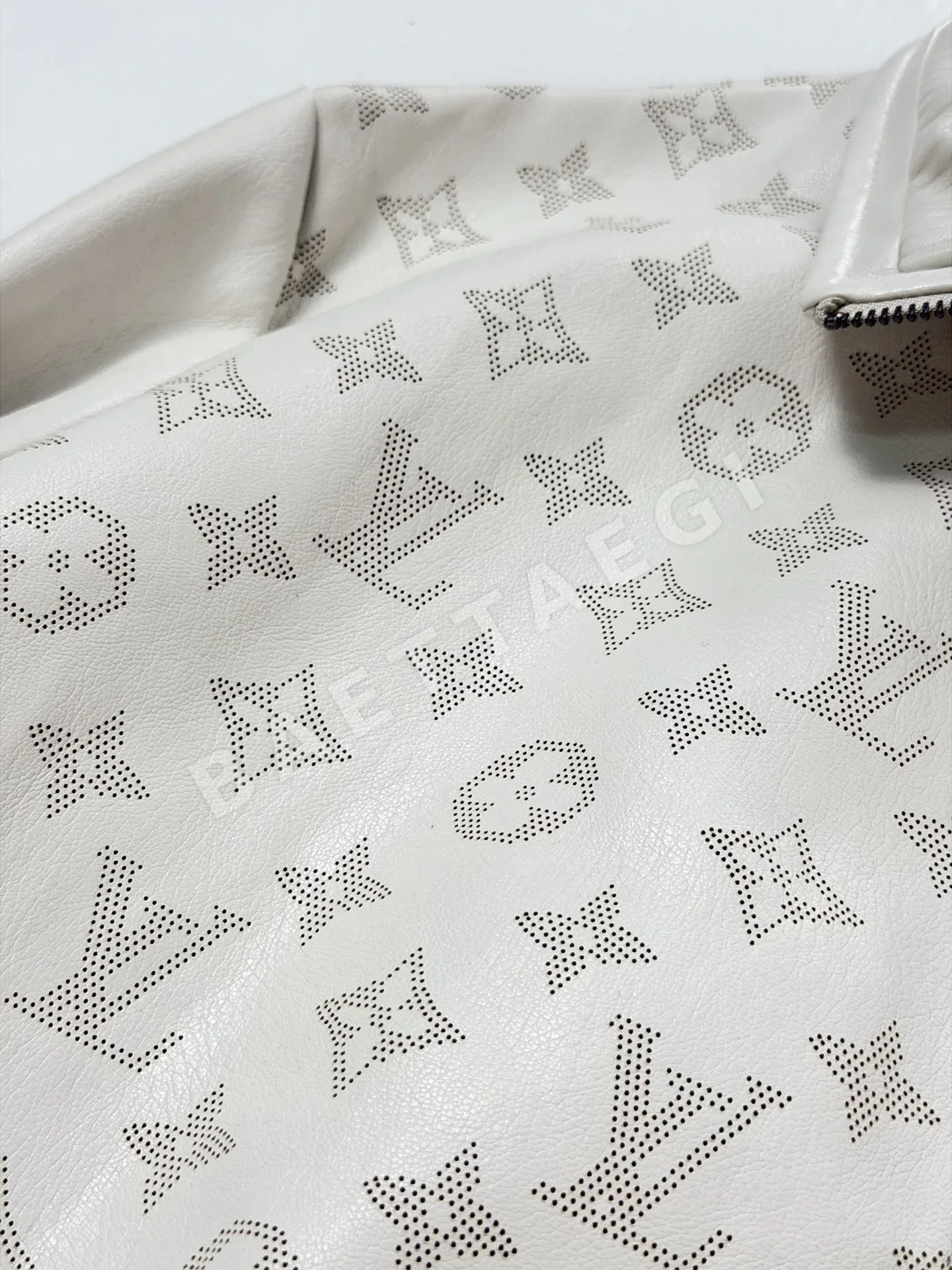 루이비통 레이저 컷 모노그램 가죽 자켓 상세 이미지 6