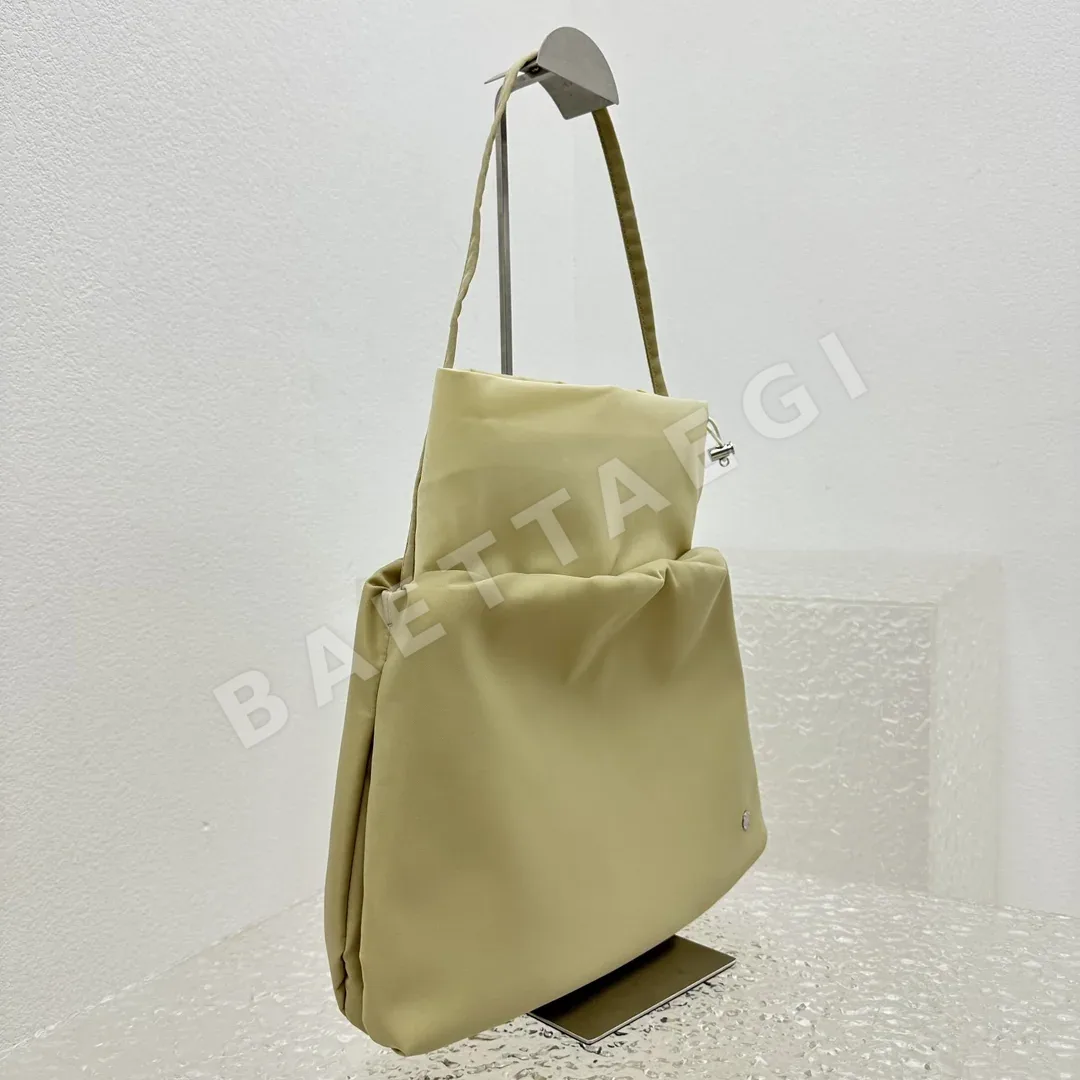 더로우 나일론 클라우드 드로스트링 숄더백 상세 이미지 3
