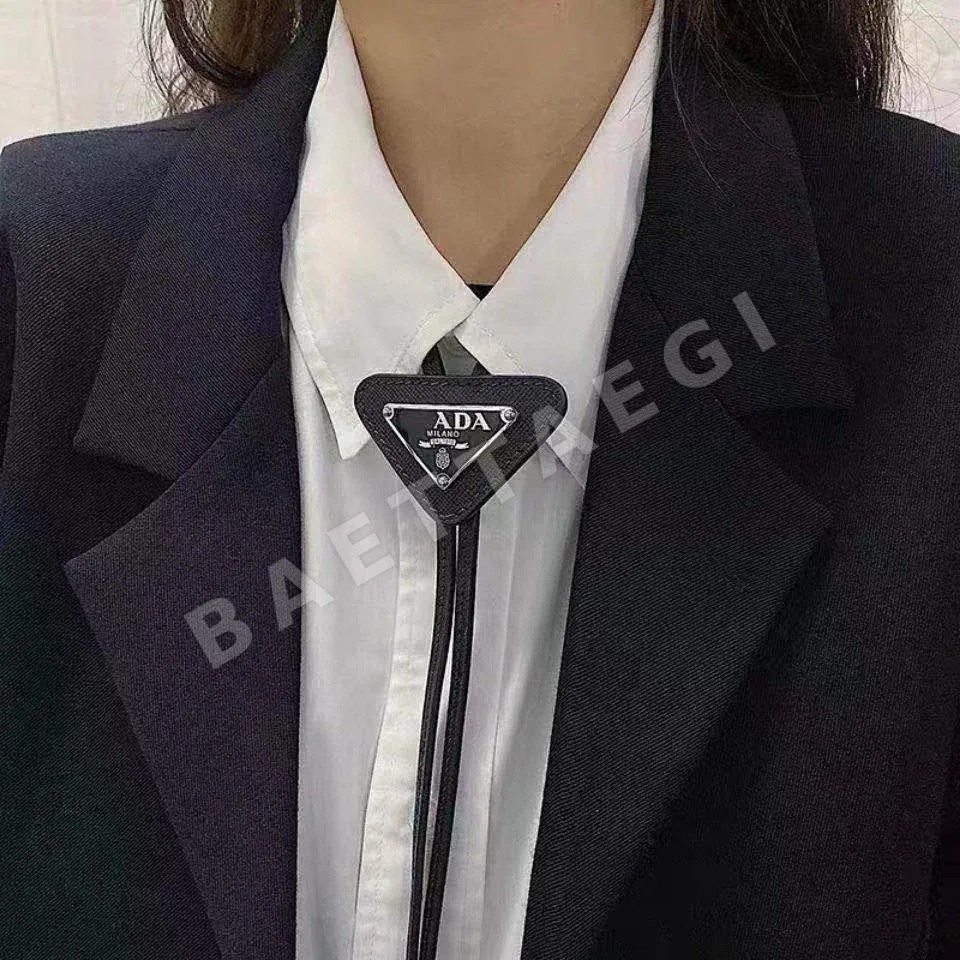 프라다 역삼각형 로고 나비넥타이 상세 이미지 8