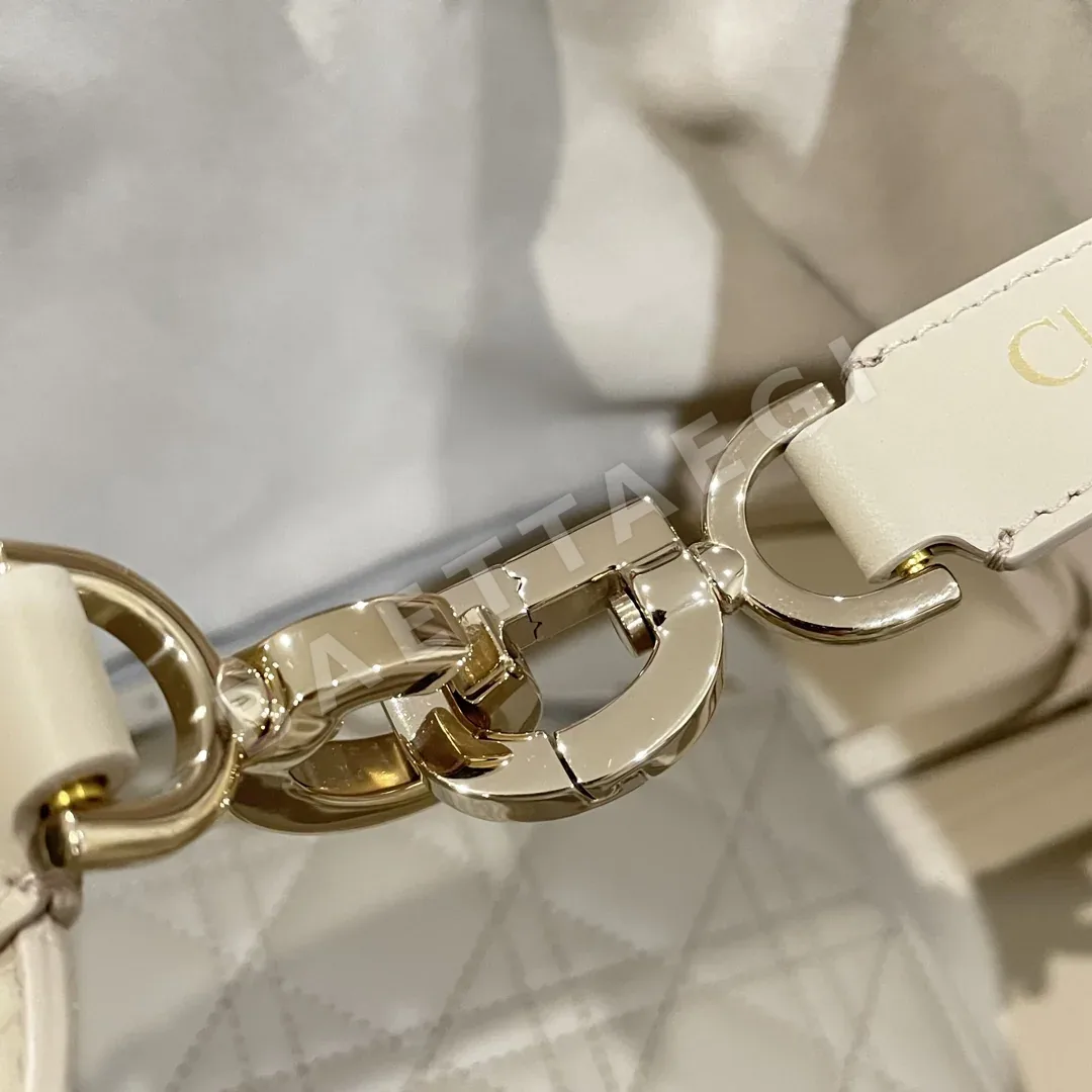 디올 뚜주흐 미디엄 베이지 가죽 가방 상세 이미지 6