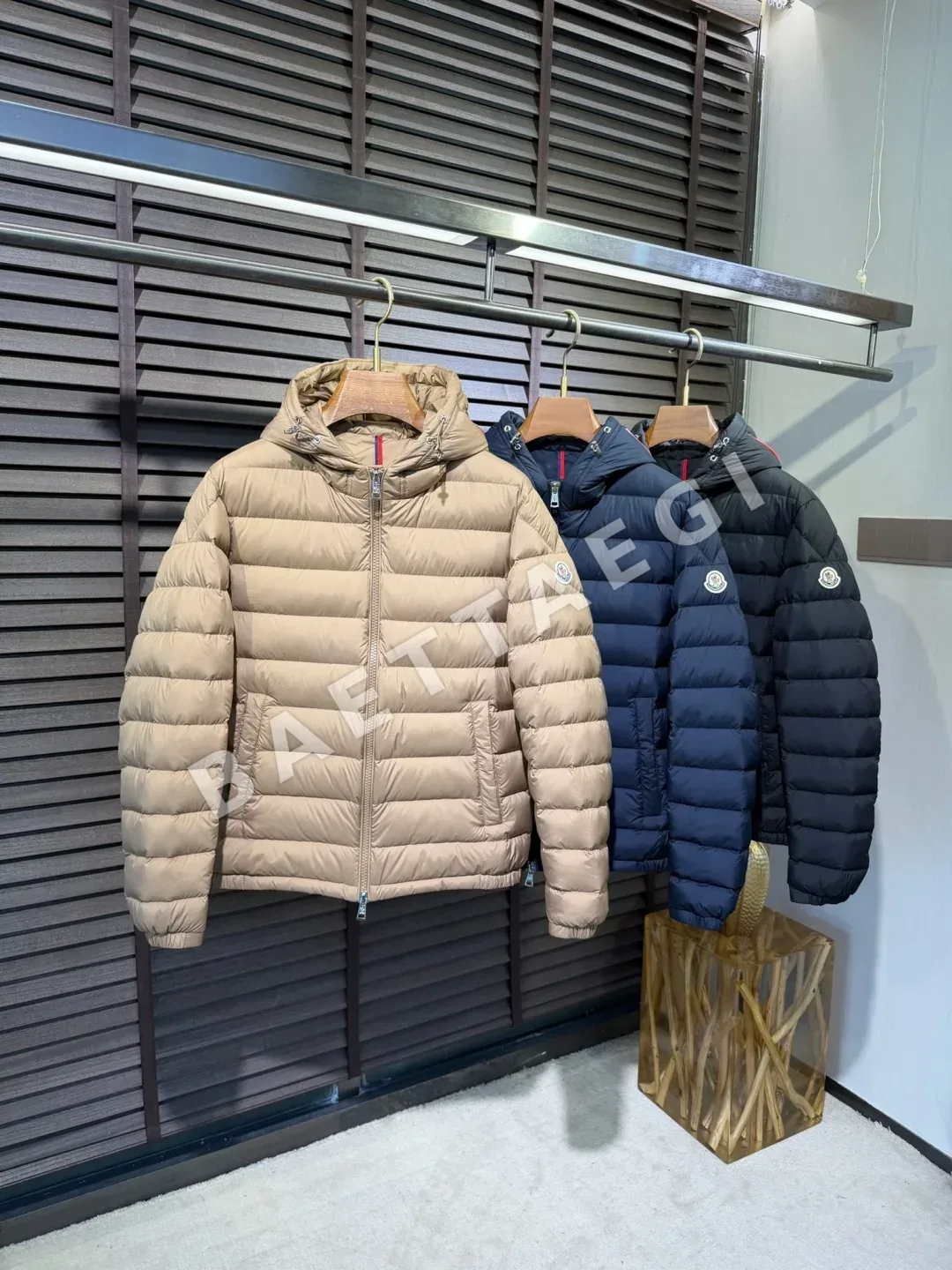몽클레르 베르메일 후드 쇼트 다운 자켓 M3552 상세 이미지 3