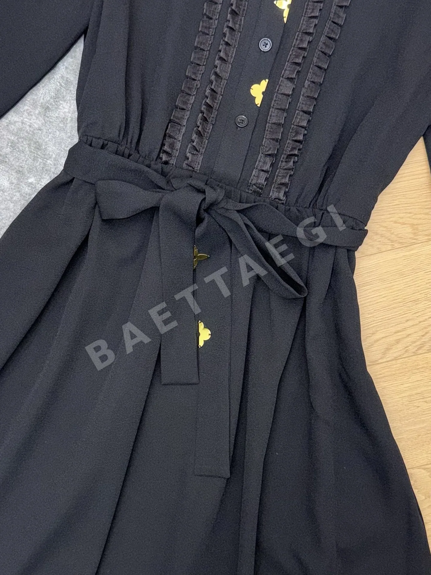 루이비통 골드 나비 자수 프릴 여성 원피스 상세 이미지 3
