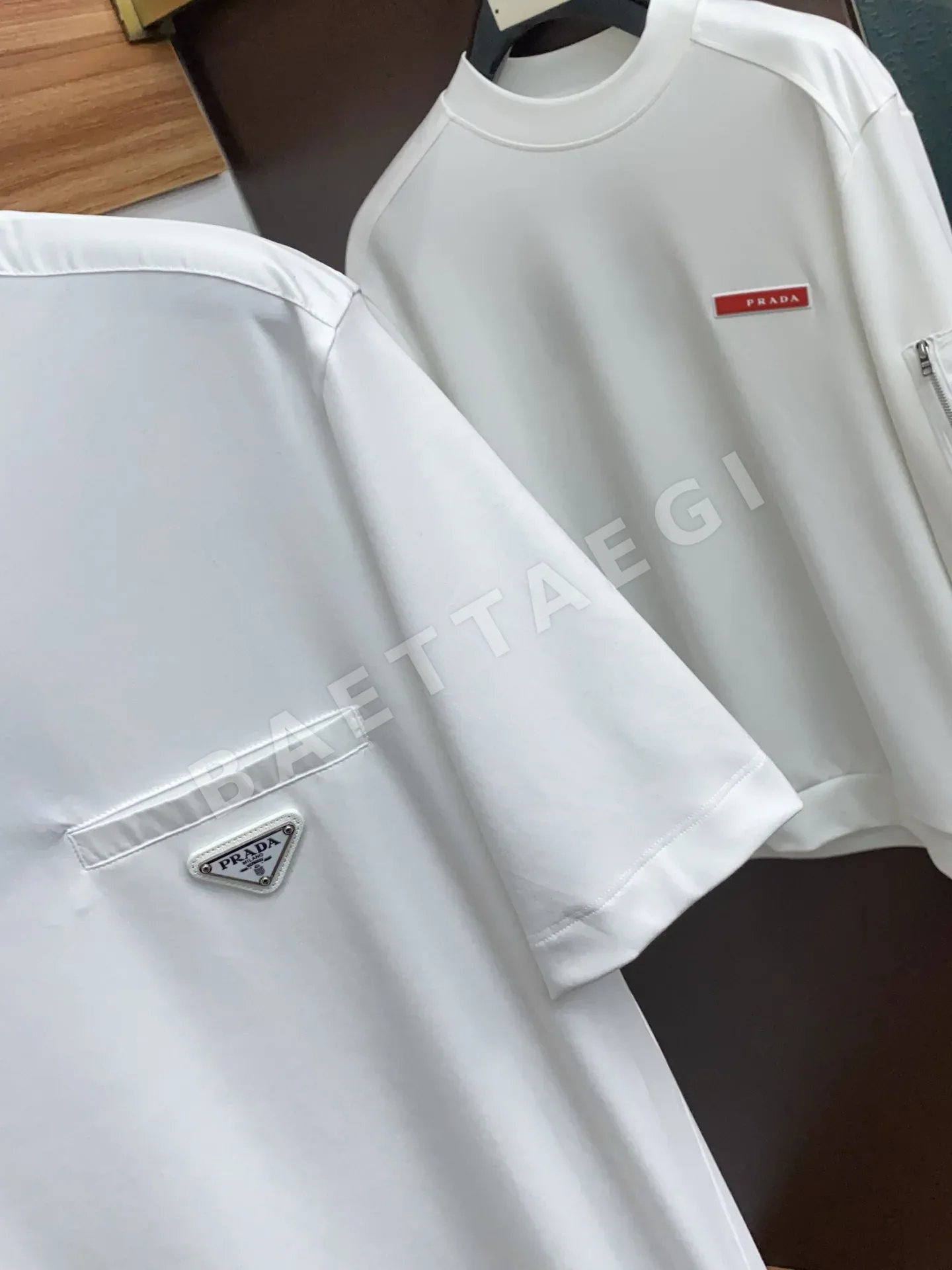 프라다 로고 코튼 라운드넥 반팔 티셔츠 1151 상세 이미지 4