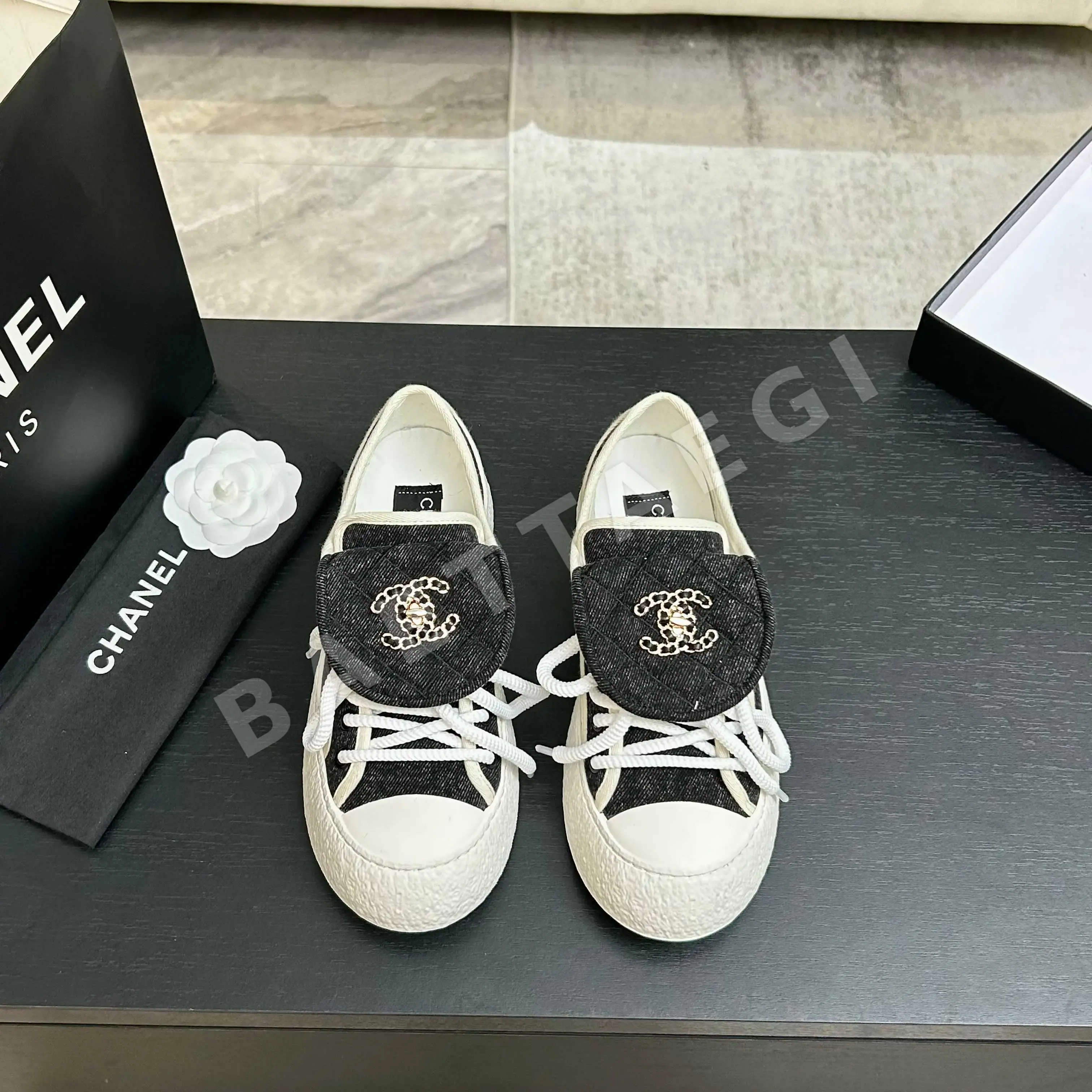 샤넬 판다 스니커즈 104892