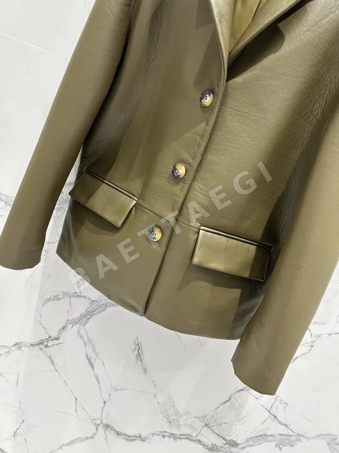 미우미우 스몰 라펠 가죽 자켓 상세 이미지 3