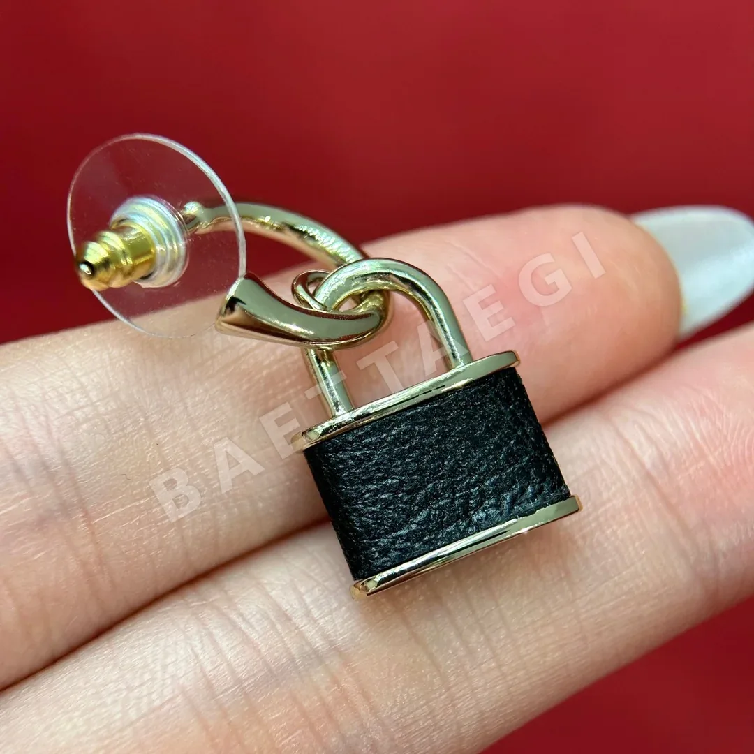 샤넬 메티에다르 패드록 금장 귀걸이 상세 이미지 6