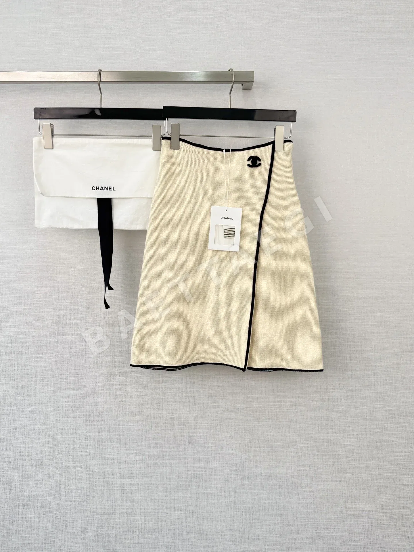 샤넬 더블 C 자수 컬러 블록 미디 스커트 136525