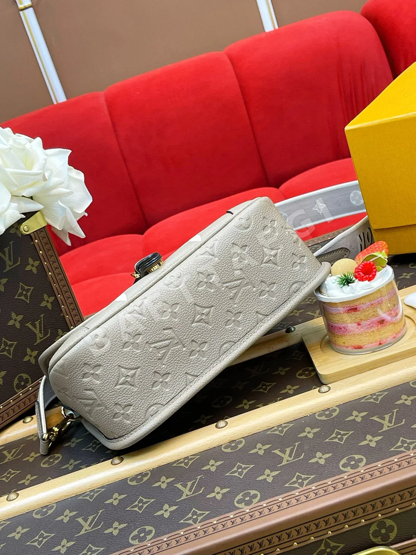 루이비통 다이아나 모노그램 앙프랑트 숄더백 M46583 상세 이미지 9