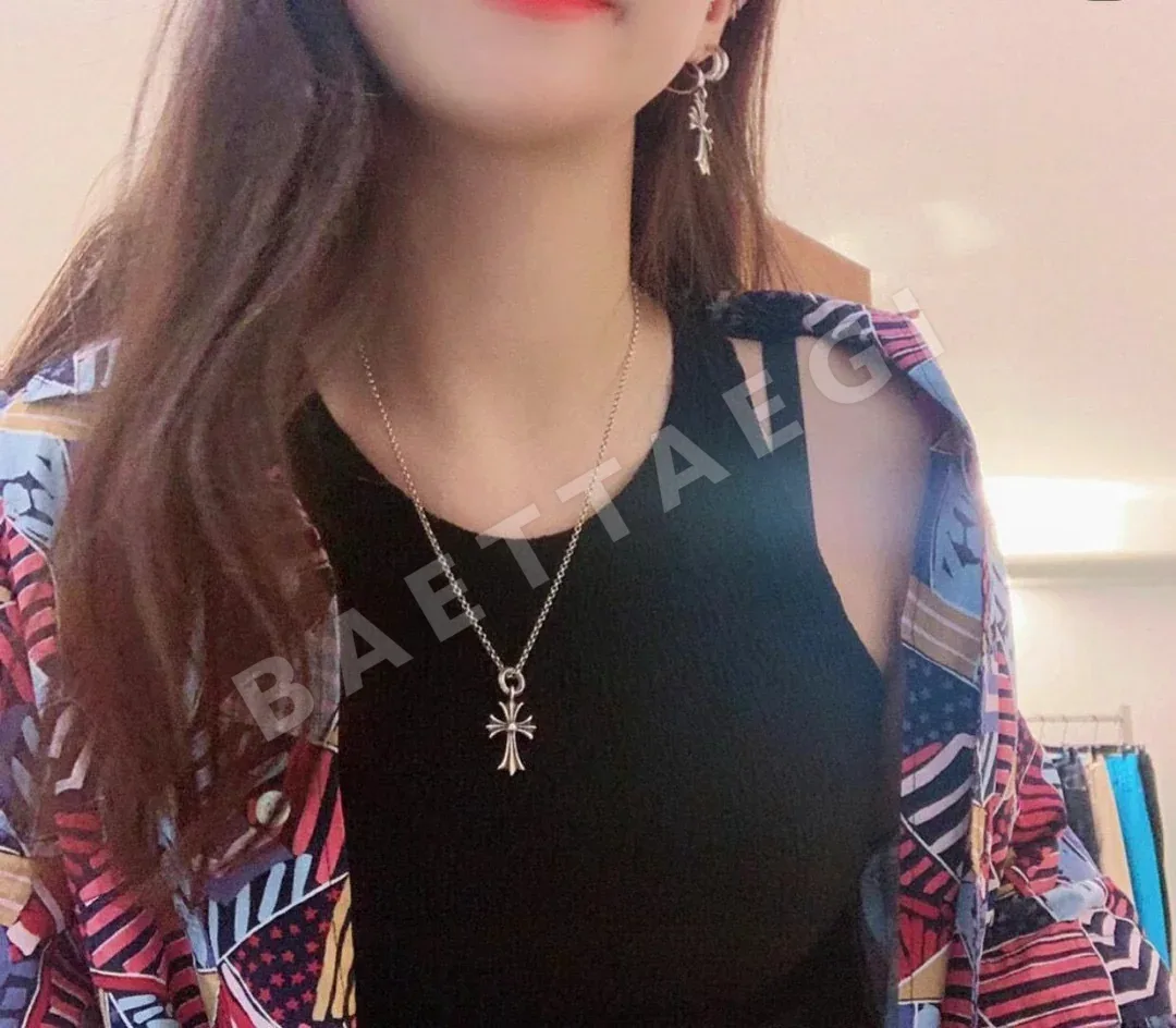 크롬하츠 레터링 크로스 싱글 링 목걸이 상세 이미지 9