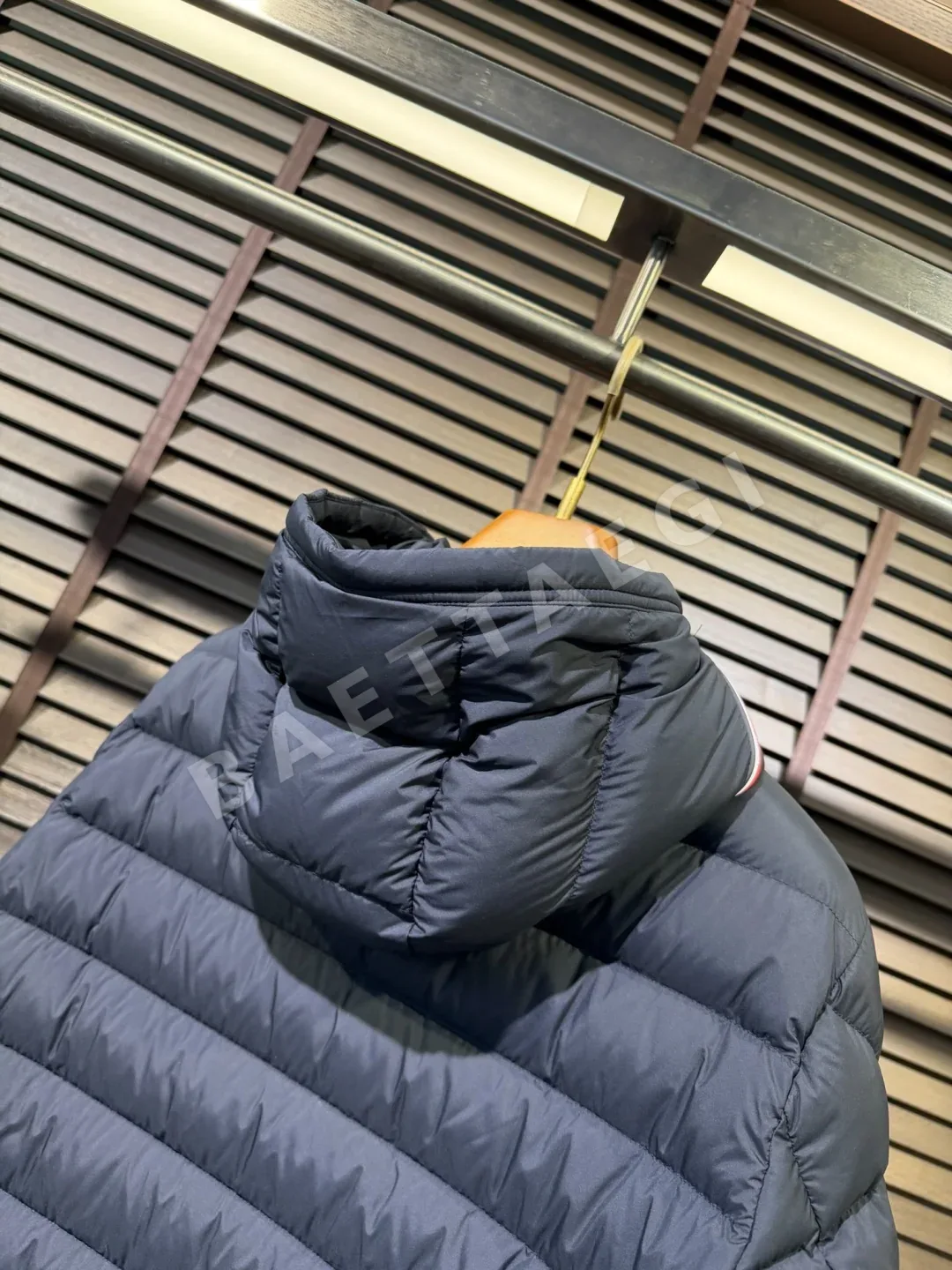 몽클레르 베르메일 후드 쇼트 다운 자켓 M3552 상세 이미지 9